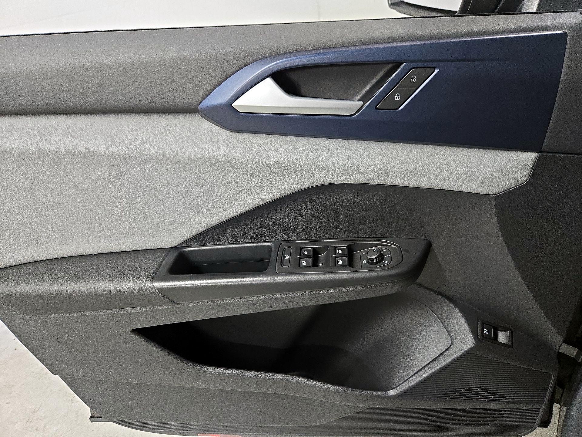 Thumbnail: 2022 Volkswagen Taos - 12