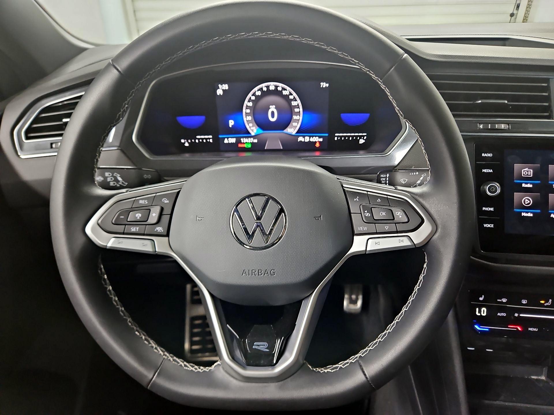 Thumbnail: 2023 Volkswagen Tiguan - 10