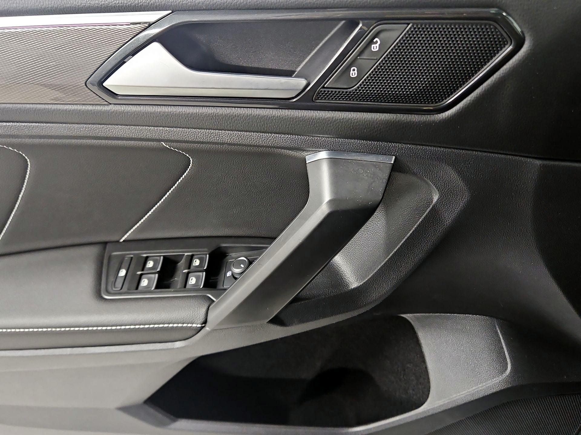 Thumbnail: 2023 Volkswagen Tiguan - 12