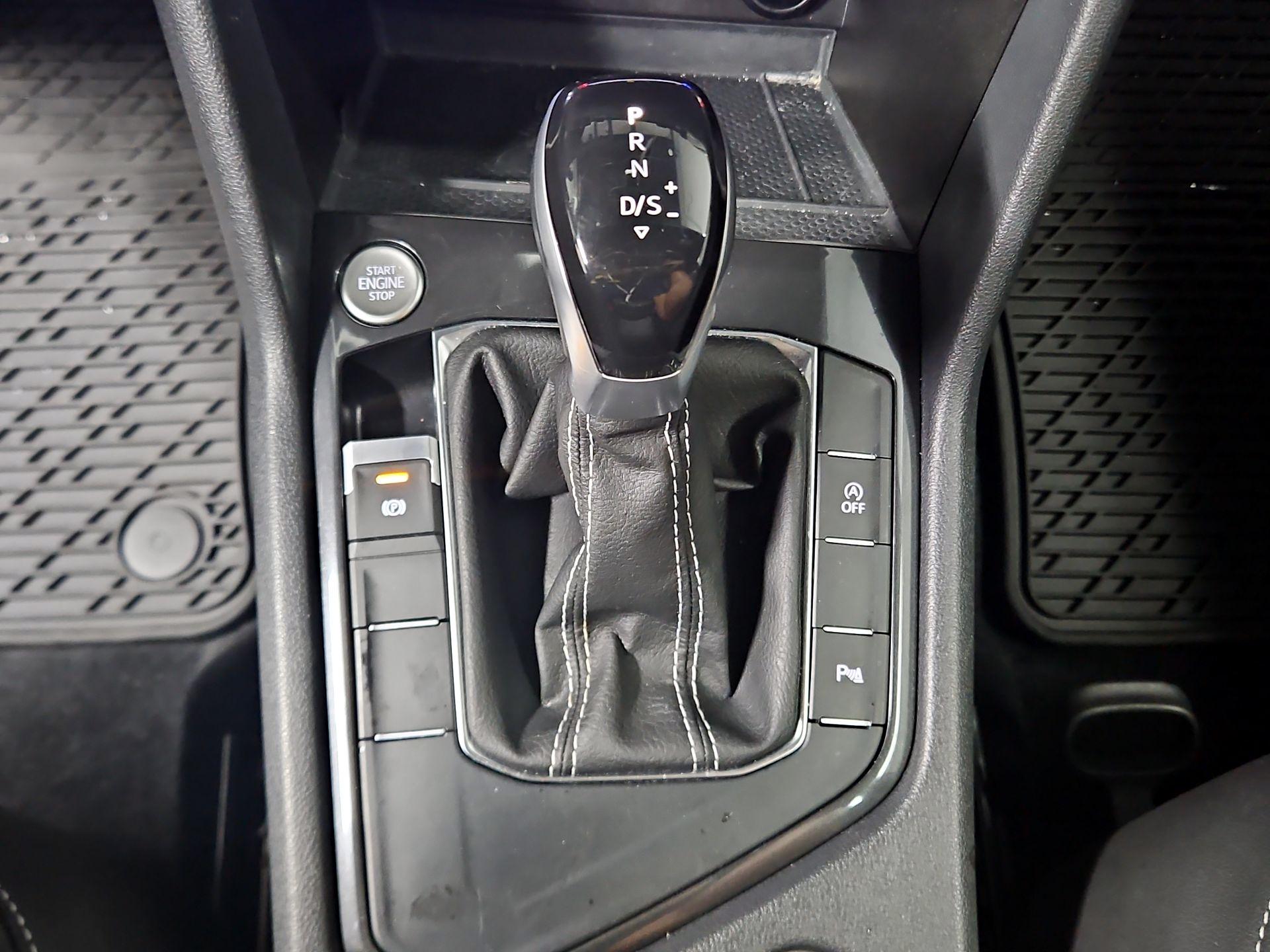 Thumbnail: 2023 Volkswagen Tiguan - 17