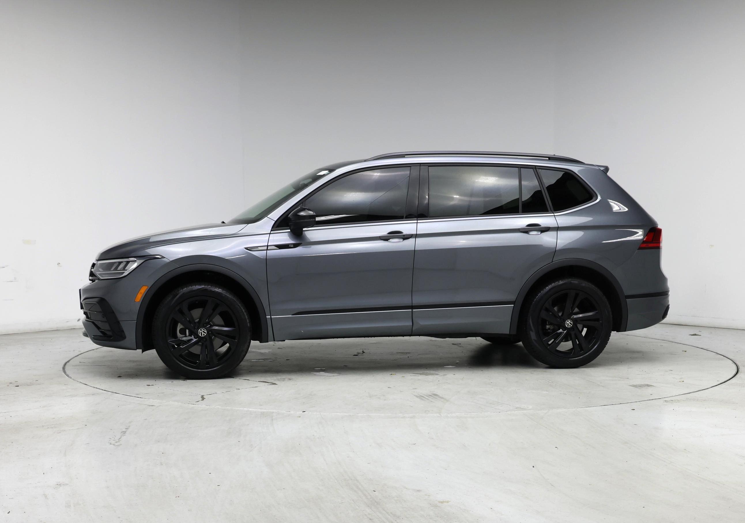 Thumbnail: 2023 Volkswagen Tiguan - 3