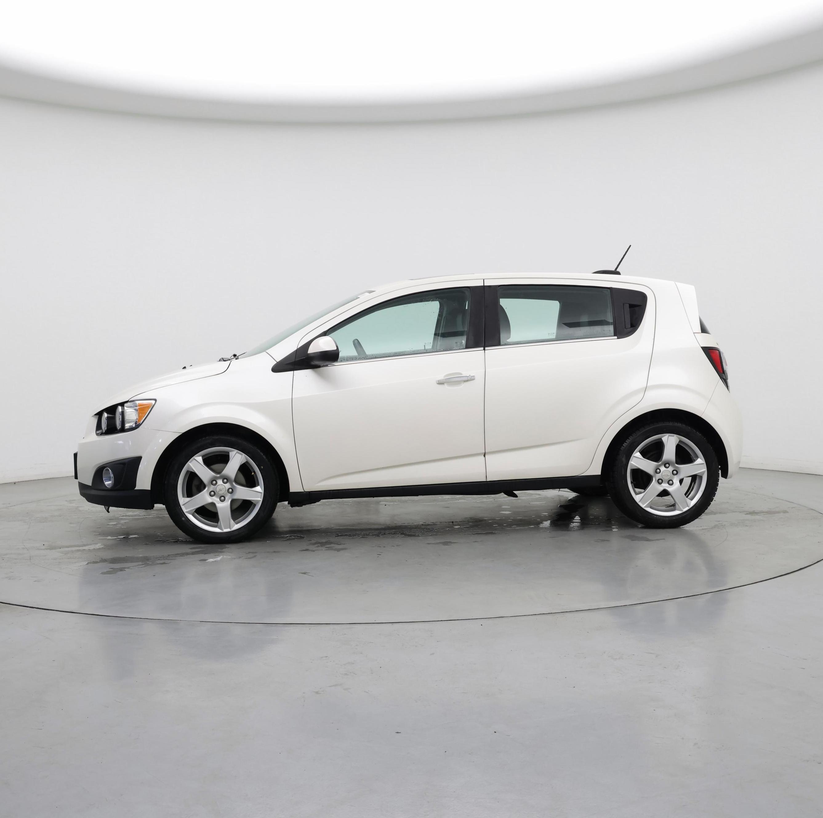 Thumbnail: 2015 Chevrolet Sonic - 3
