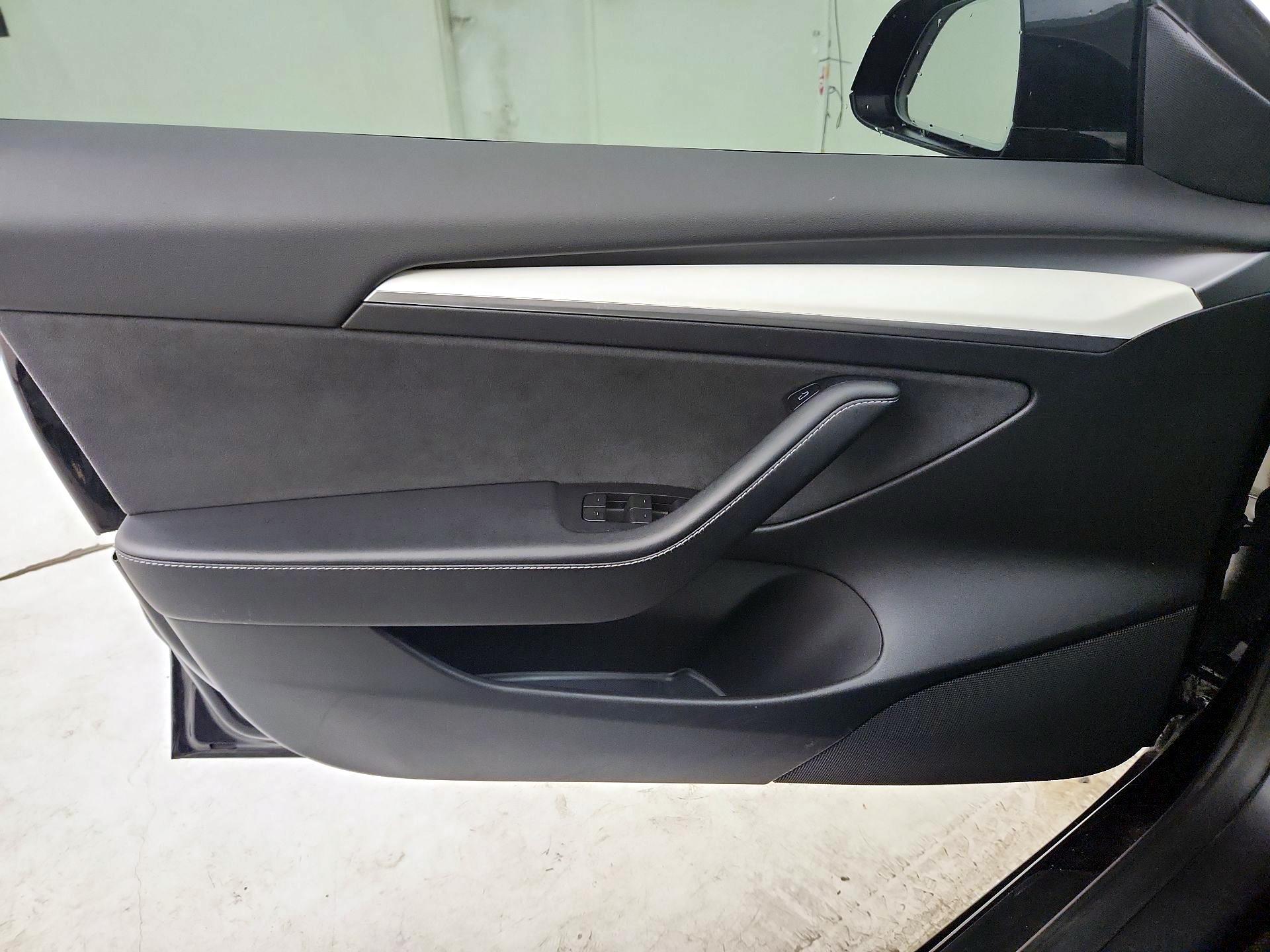 Thumbnail: 2022 Tesla Model 3 - 12