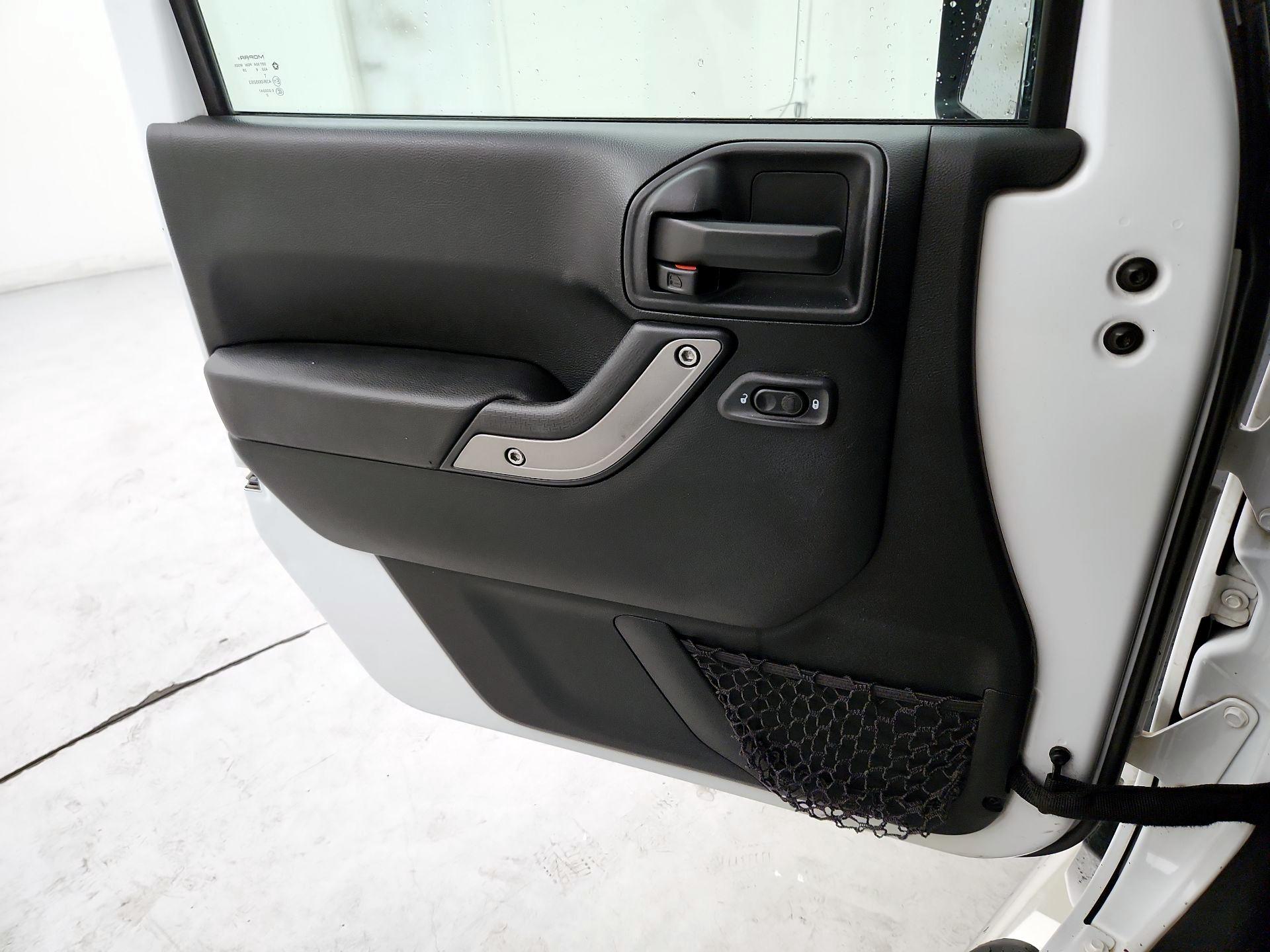 Thumbnail: 2018 Jeep Wrangler - 12