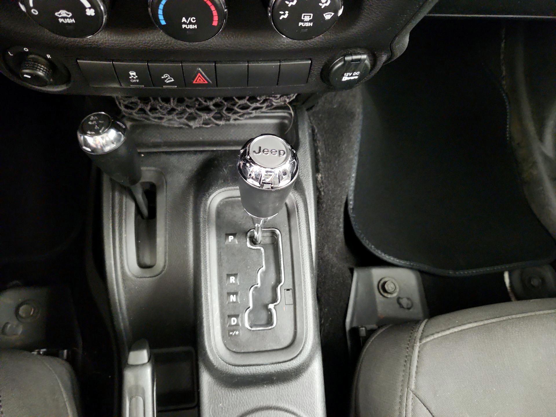 Thumbnail: 2018 Jeep Wrangler - 15