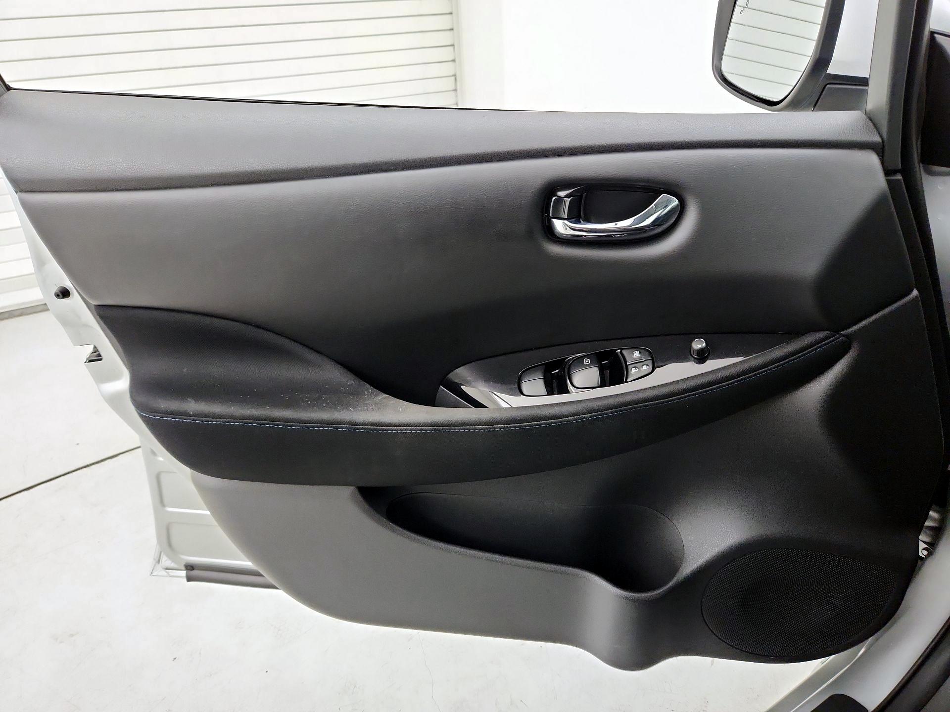 Thumbnail: 2018 Nissan Leaf - 12