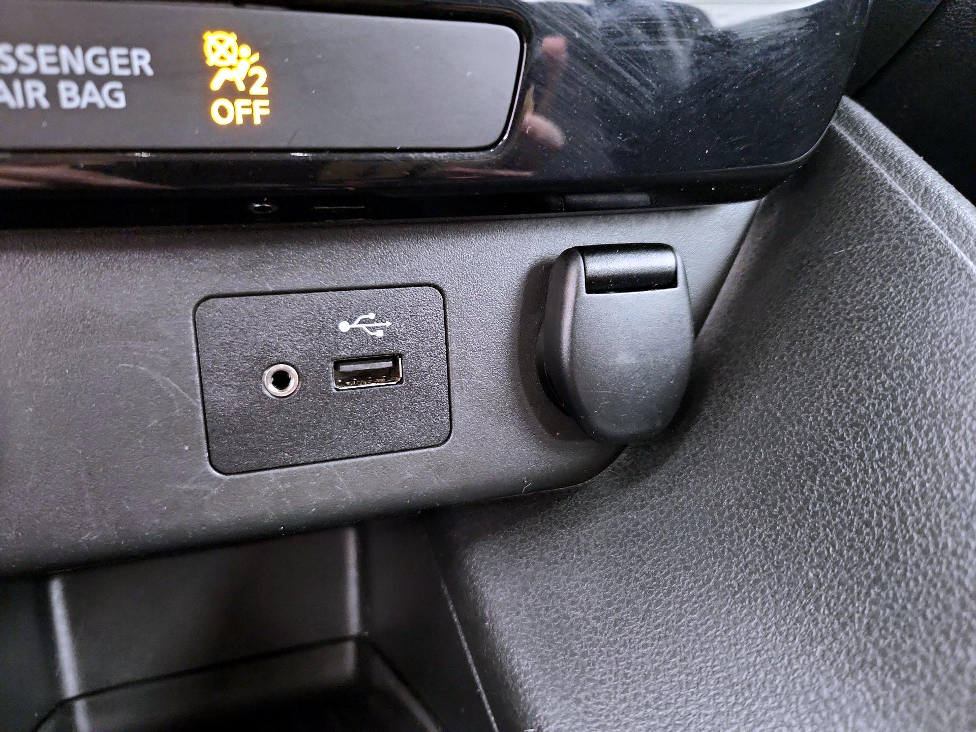 Thumbnail: 2018 Nissan Leaf - 18