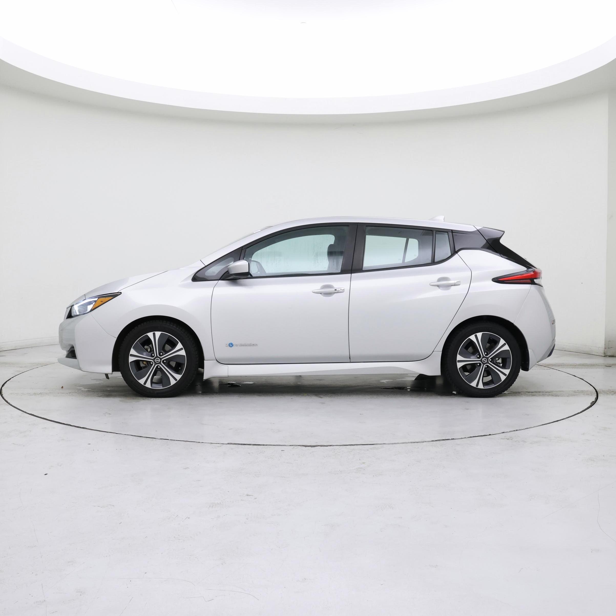 Thumbnail: 2018 Nissan Leaf - 3