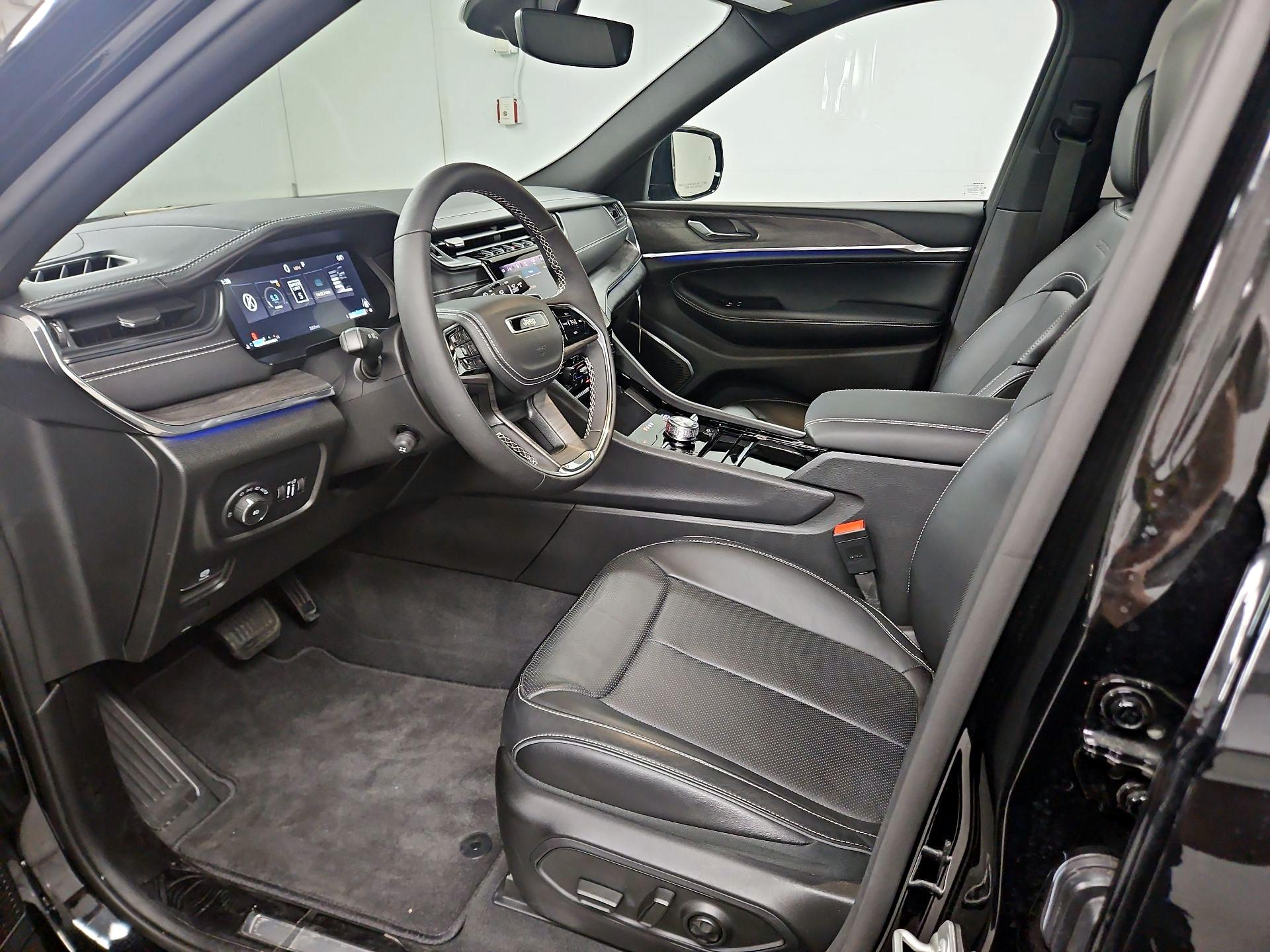 Thumbnail: 2024 Jeep Grand Cherokee L - 11