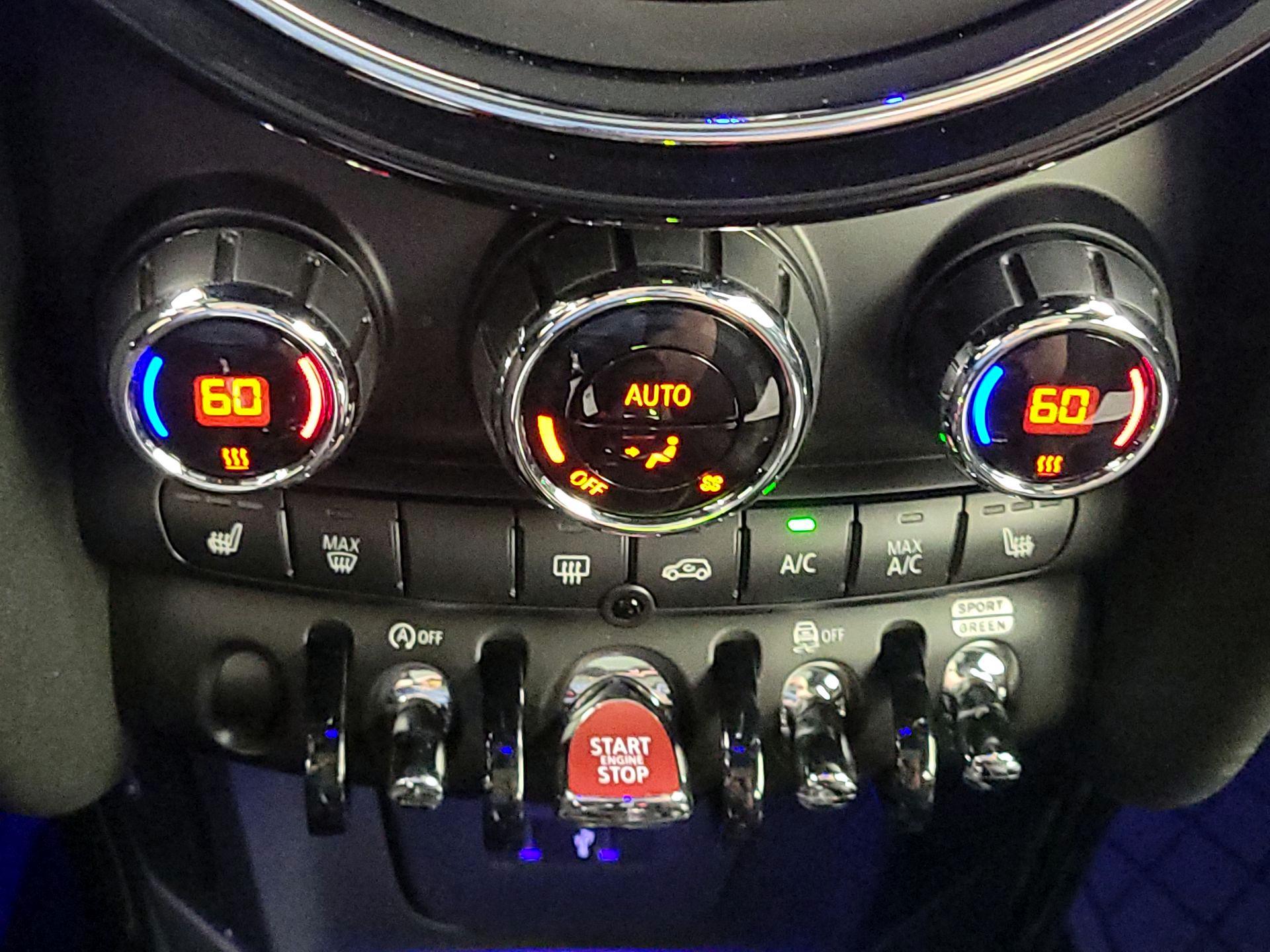 Thumbnail: 2019 MINI Cooper Hardtop - 17