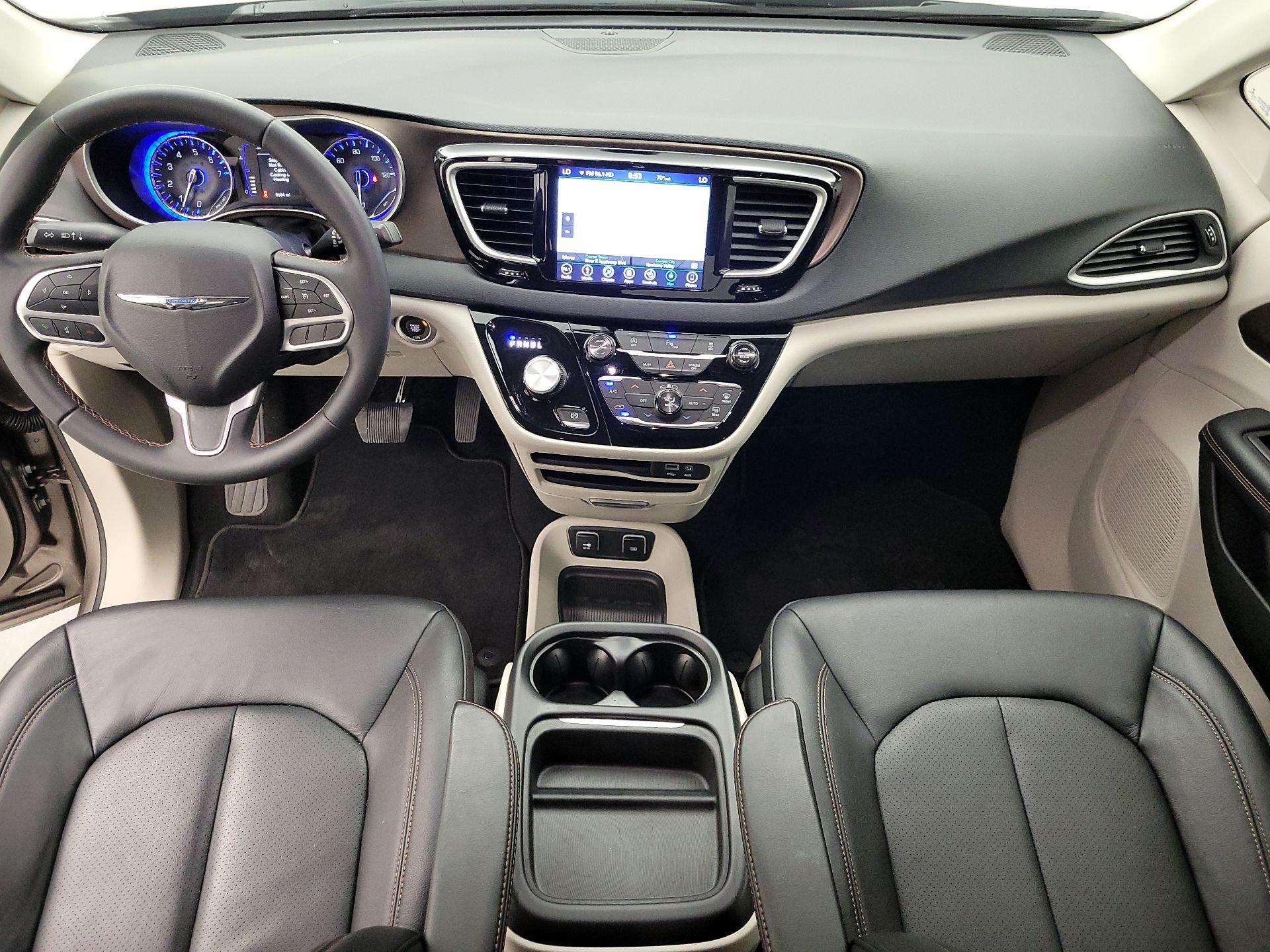 Thumbnail: 2018 Chrysler Pacifica - 9
