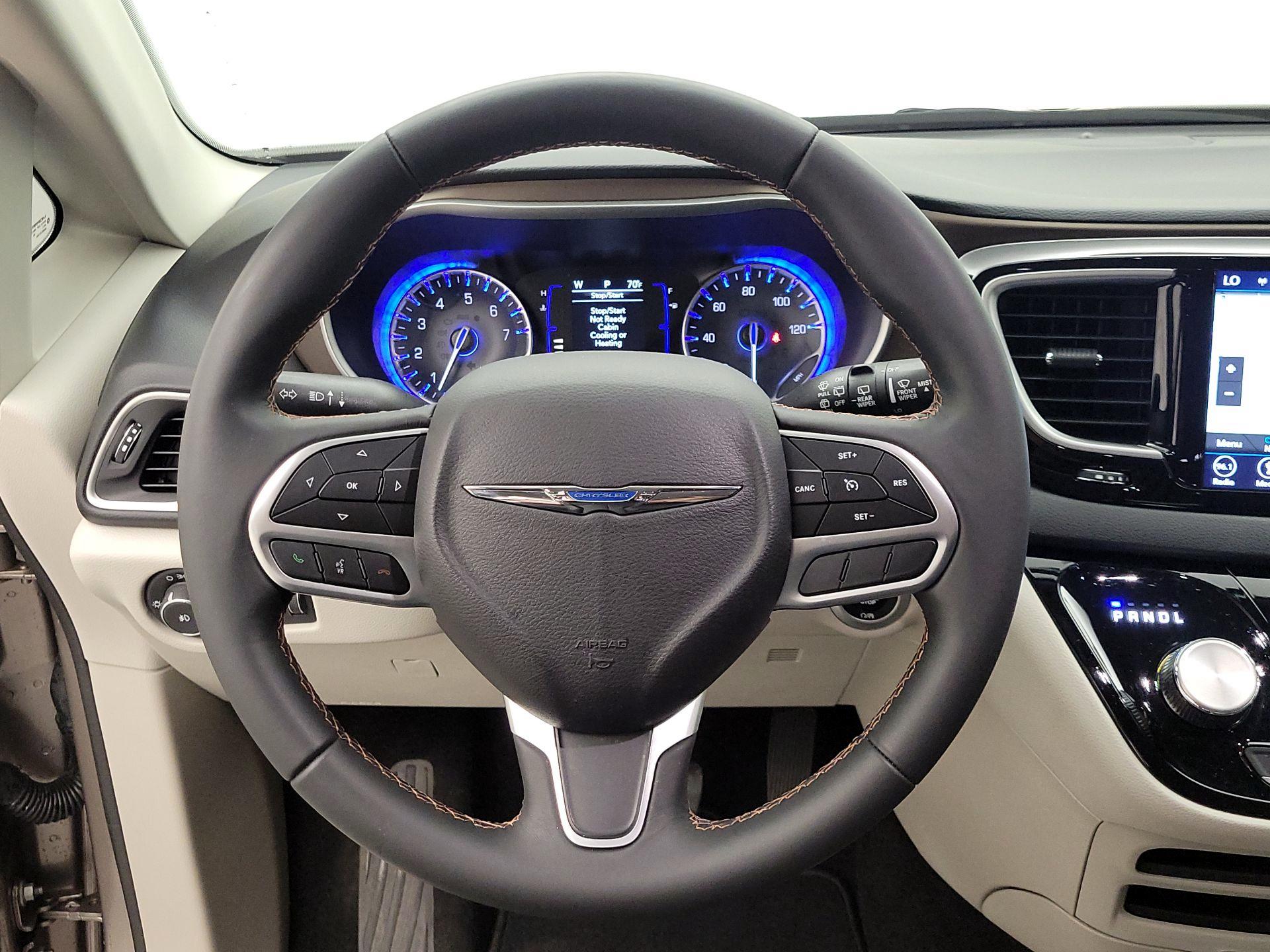 Thumbnail: 2018 Chrysler Pacifica - 10