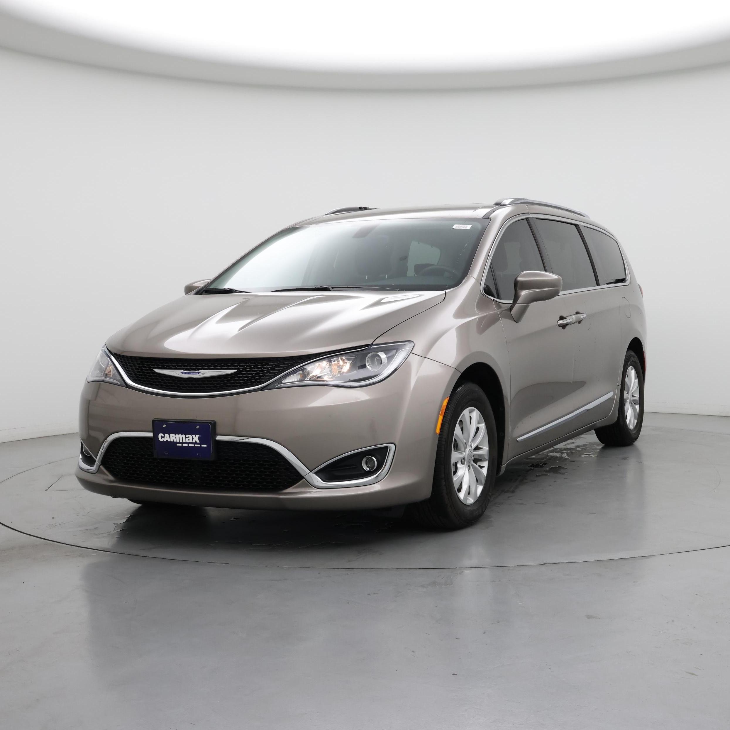 Thumbnail: 2018 Chrysler Pacifica - 4