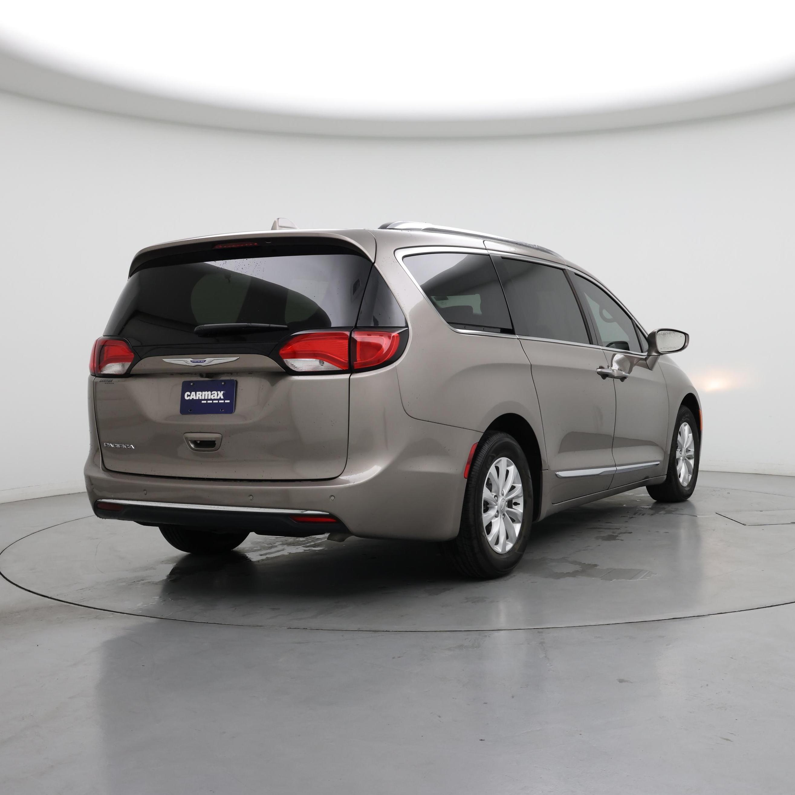 Thumbnail: 2018 Chrysler Pacifica - 8