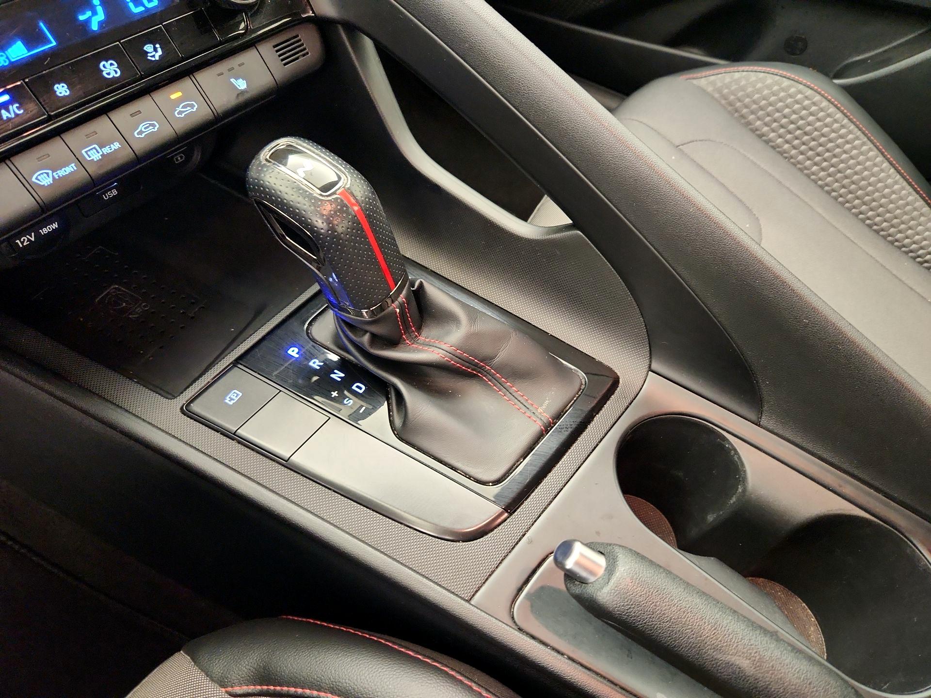Thumbnail: 2022 Hyundai Elantra - 17