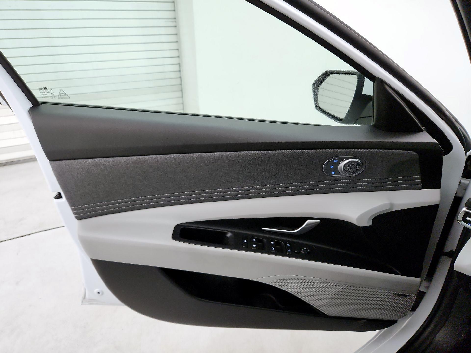 Thumbnail: 2023 Hyundai Elantra - 12