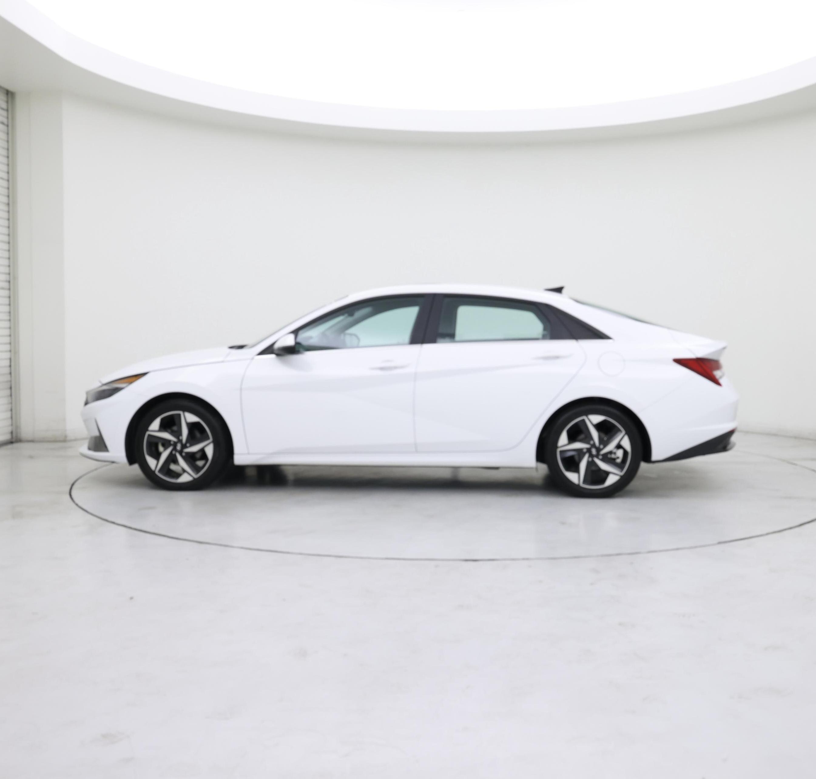 Thumbnail: 2023 Hyundai Elantra - 3