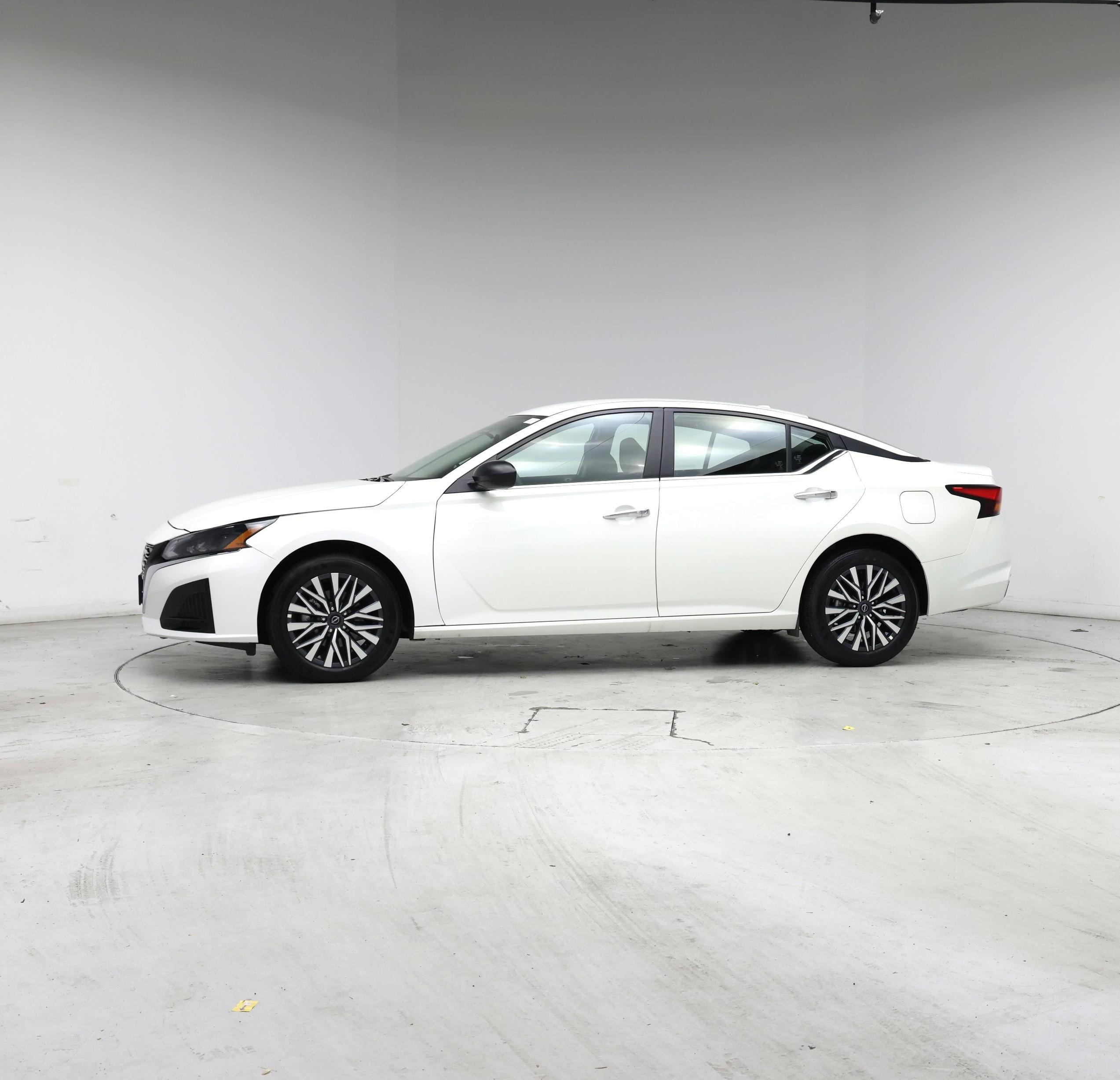 Thumbnail: 2025 Nissan Altima - 3