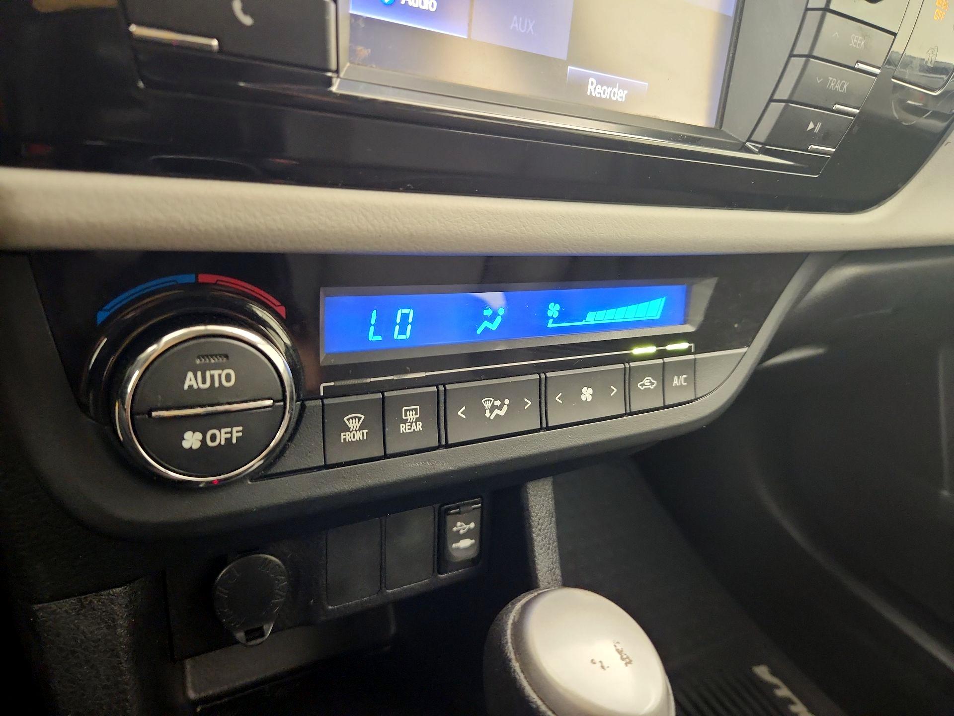 Thumbnail: 2016 Toyota Corolla - 16