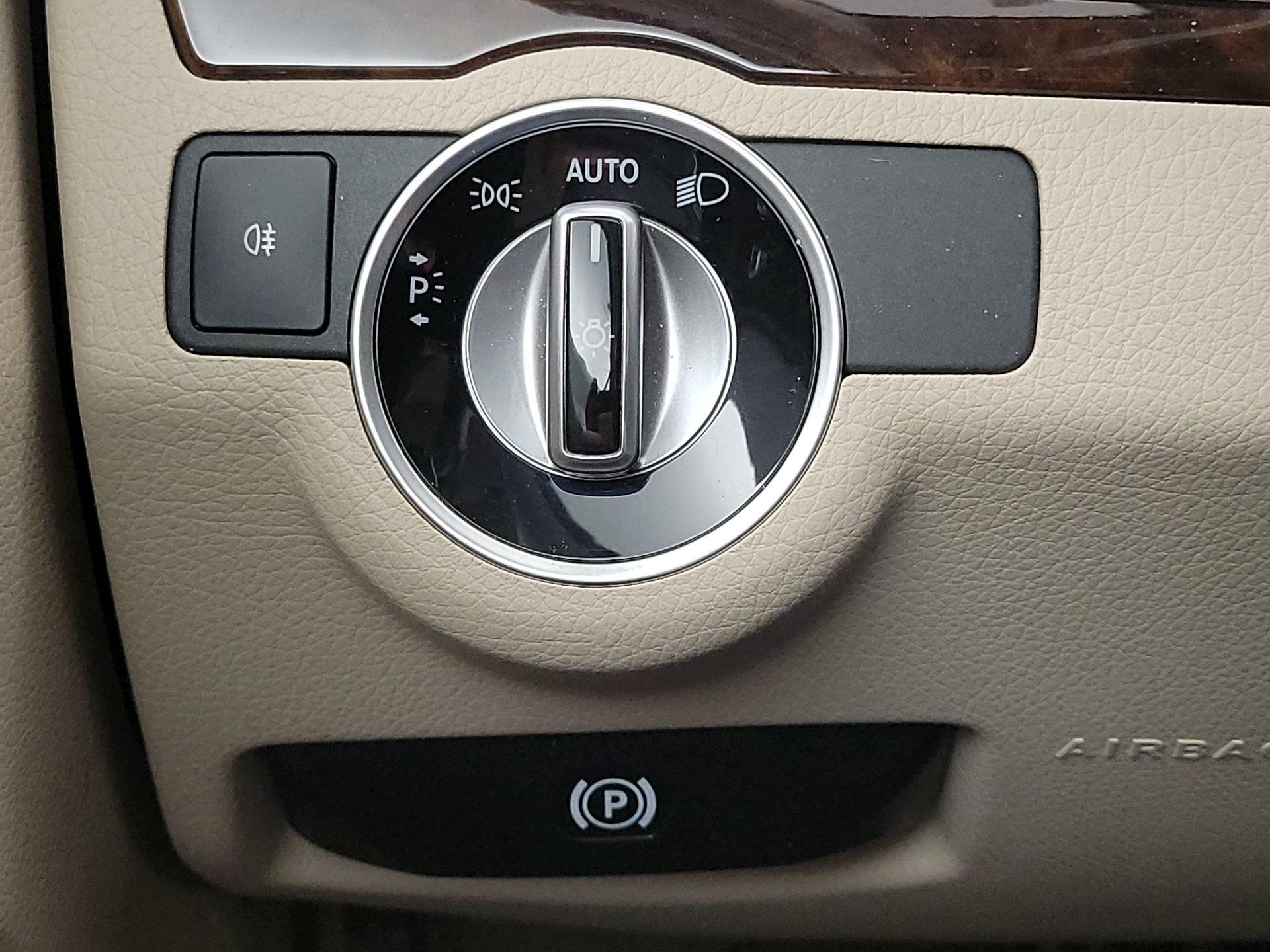 Thumbnail: 2015 Mercedes-Benz E-Class - 13