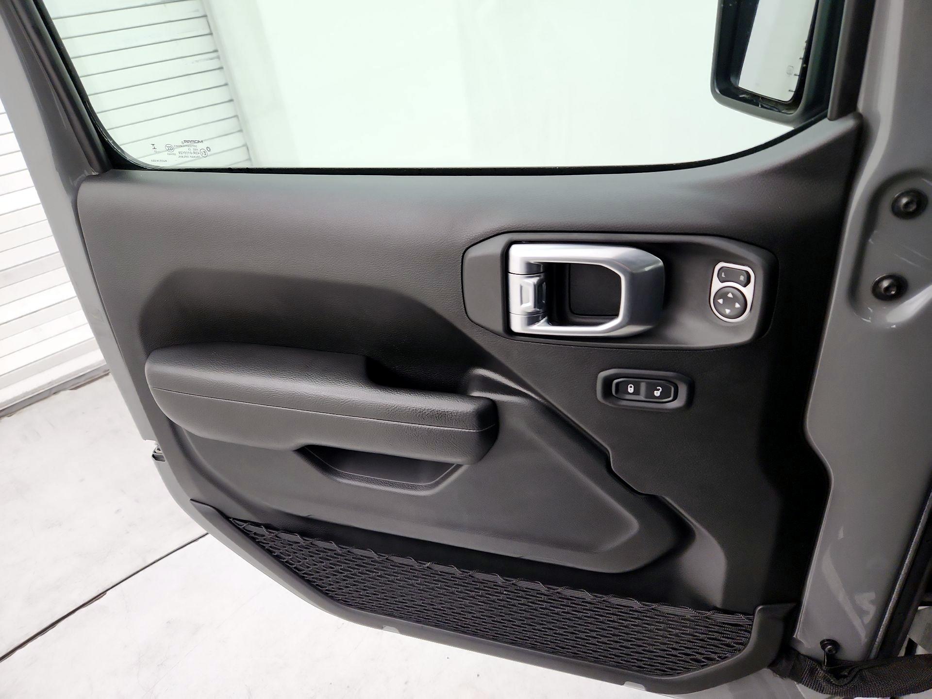 Thumbnail: 2023 Jeep Gladiator - 12