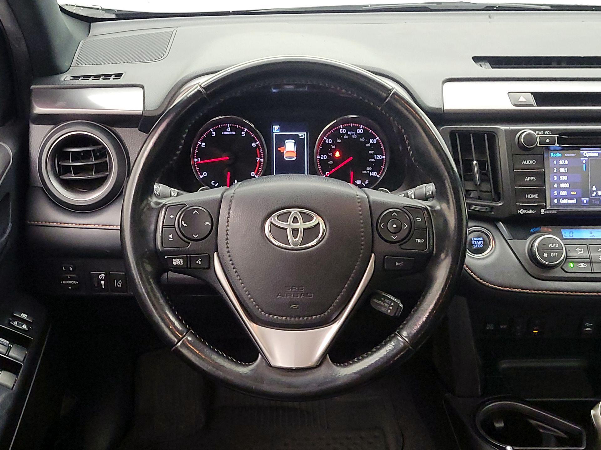 Thumbnail: 2018 Toyota RAV4 - 10