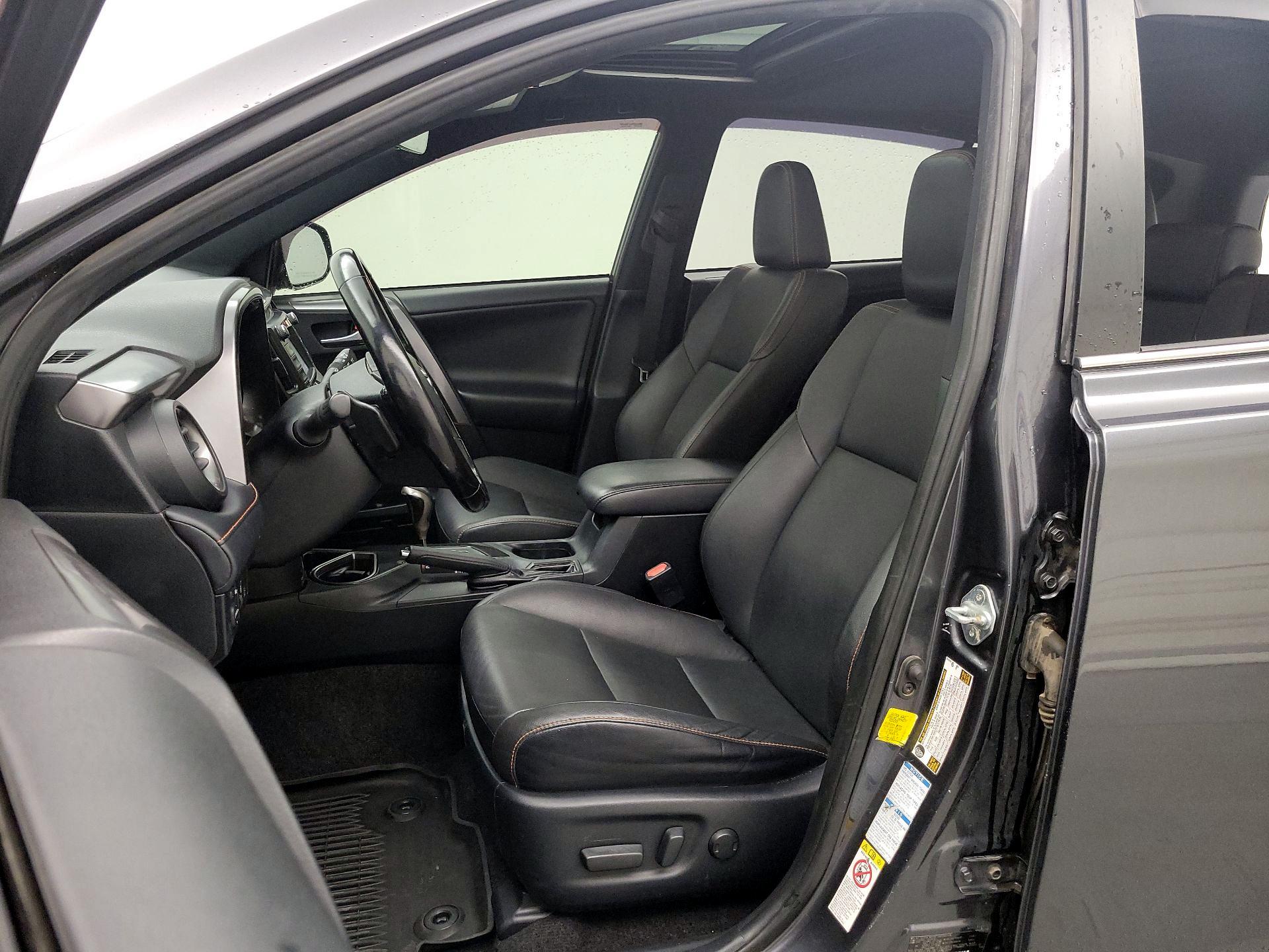 Thumbnail: 2018 Toyota RAV4 - 11
