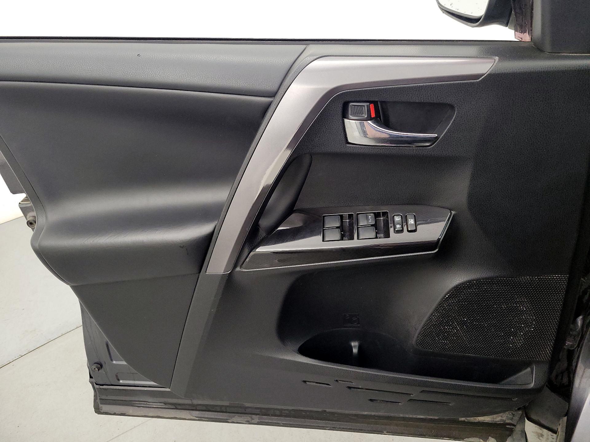Thumbnail: 2018 Toyota RAV4 - 12