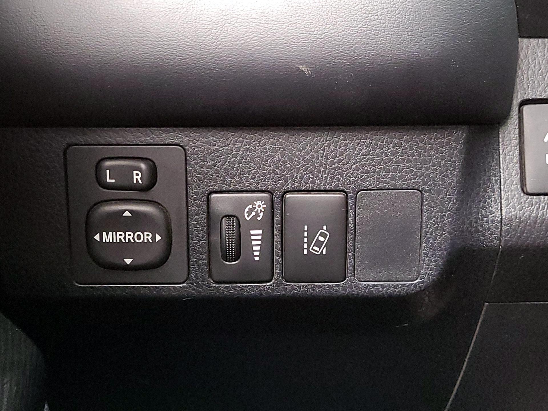 Thumbnail: 2018 Toyota RAV4 - 13
