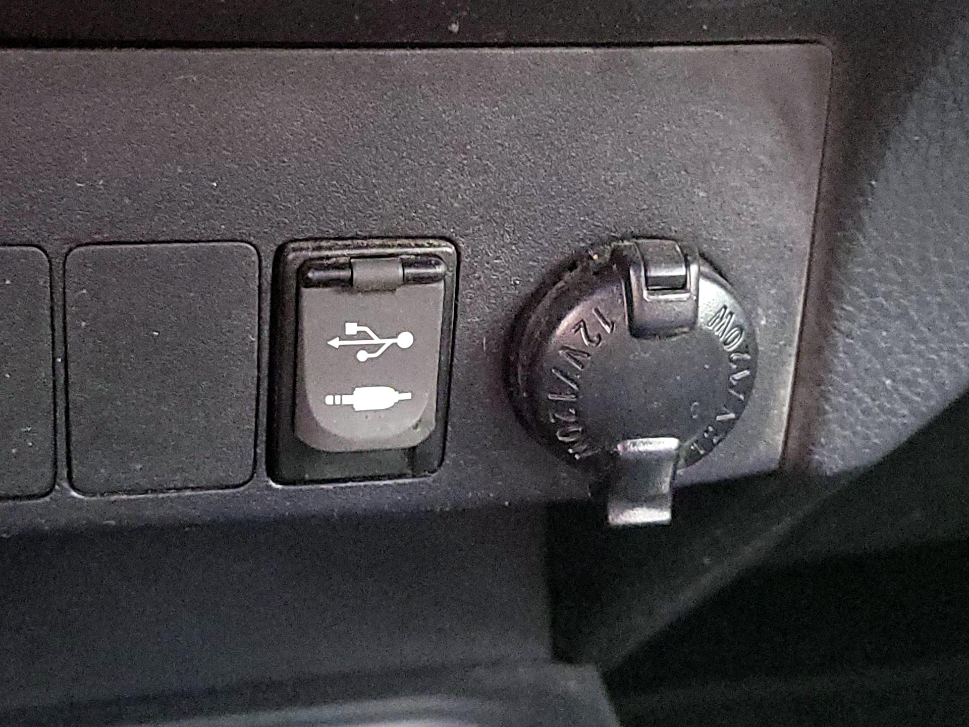 Thumbnail: 2018 Toyota RAV4 - 18