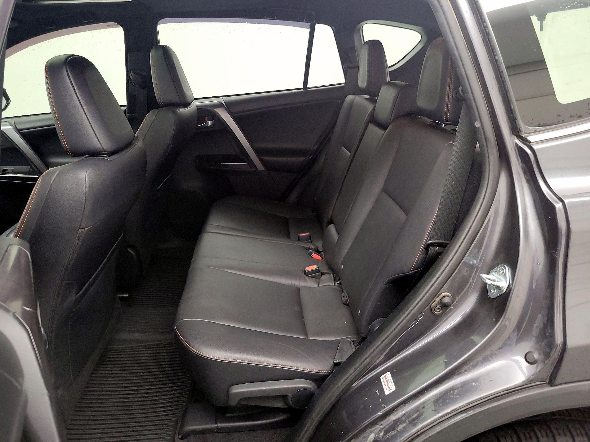 Thumbnail: 2018 Toyota RAV4 - 20