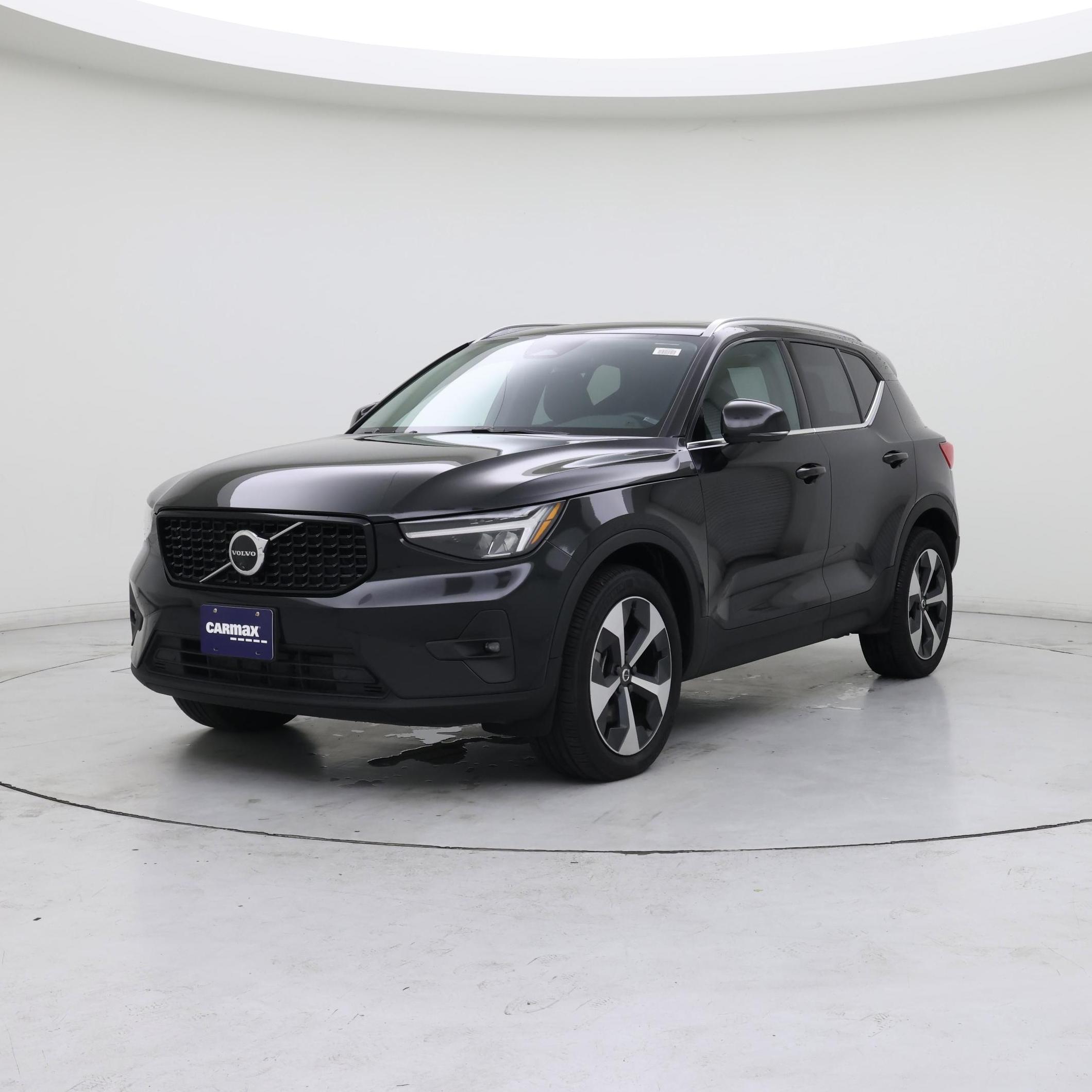 Thumbnail: 2025 Volvo XC40 - 4