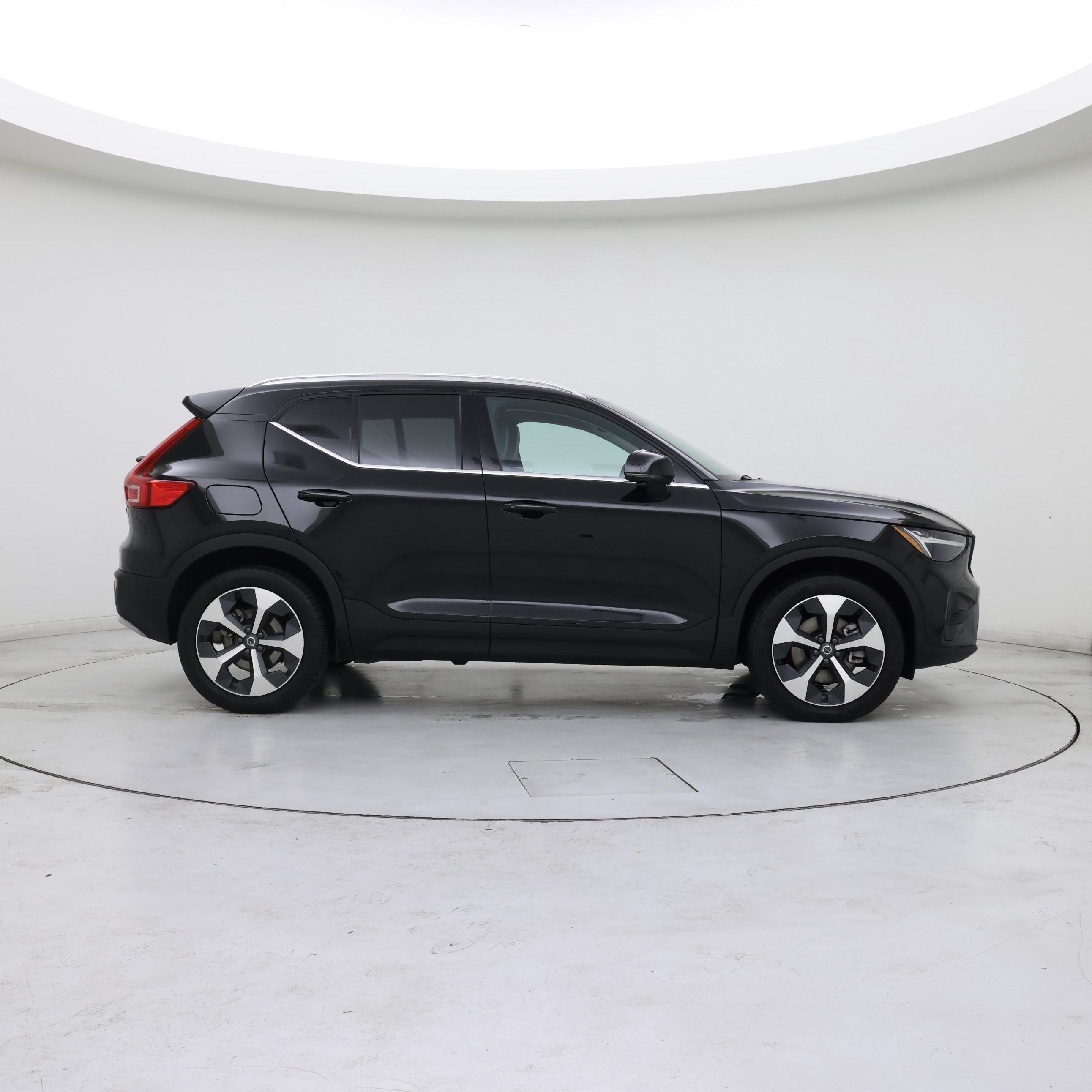 Thumbnail: 2025 Volvo XC40 - 7