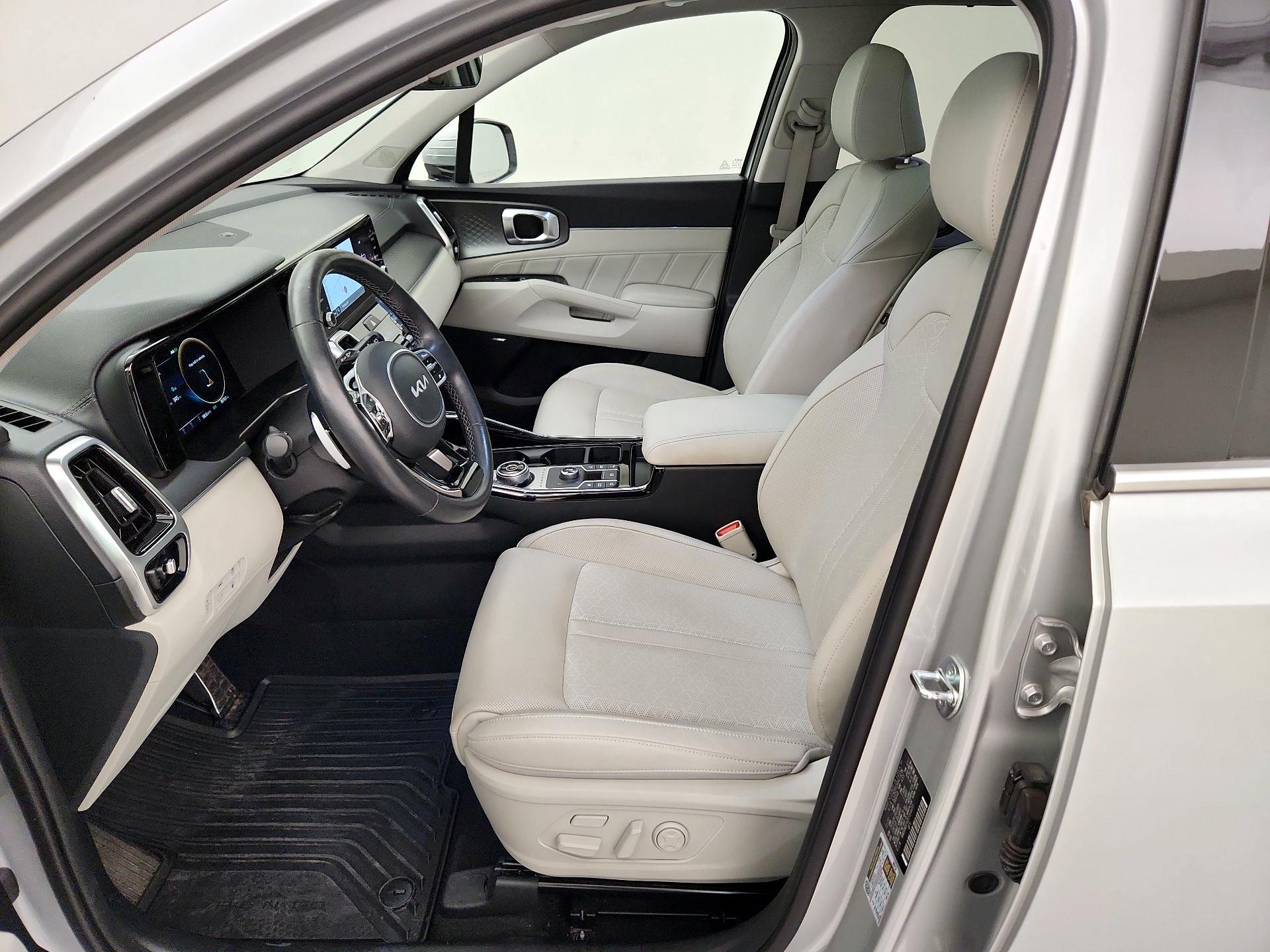 Thumbnail: 2023 Kia Sorento - 11