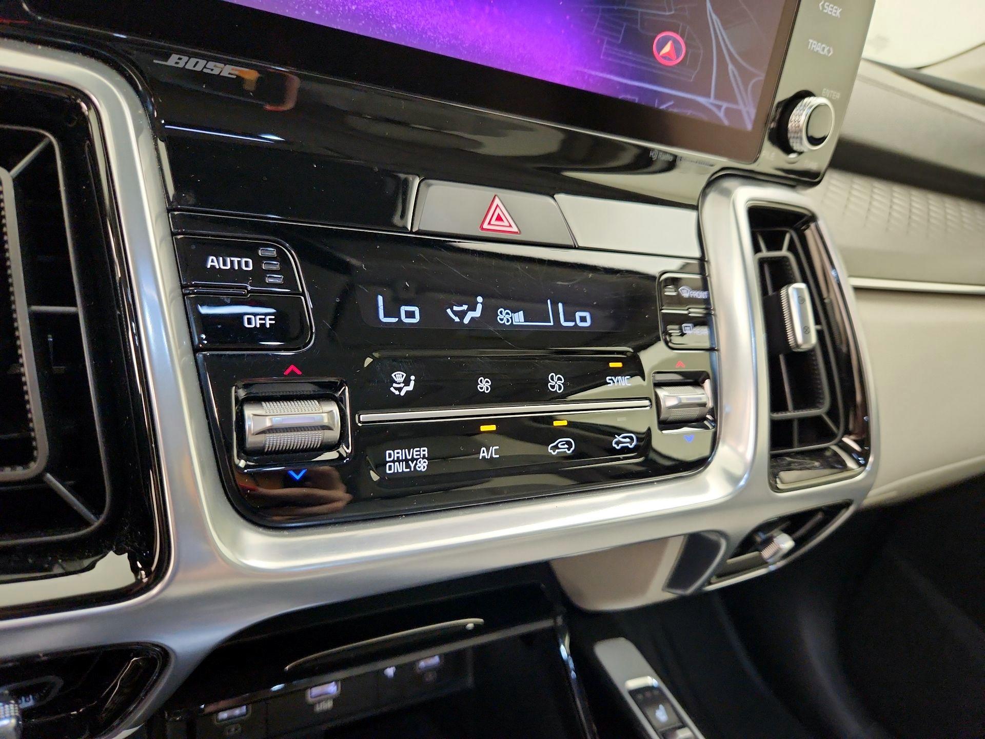 Thumbnail: 2023 Kia Sorento - 17