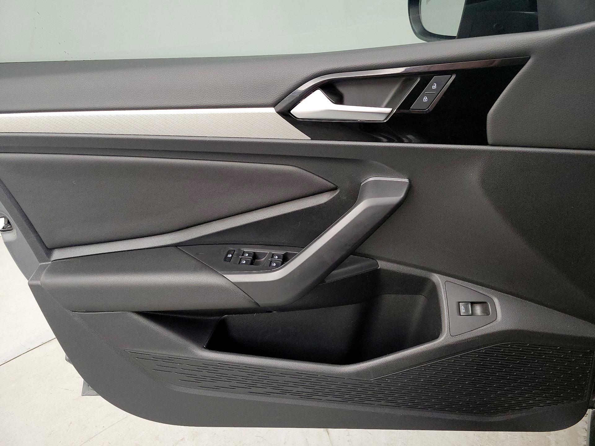 Thumbnail: 2019 Volkswagen Jetta - 12