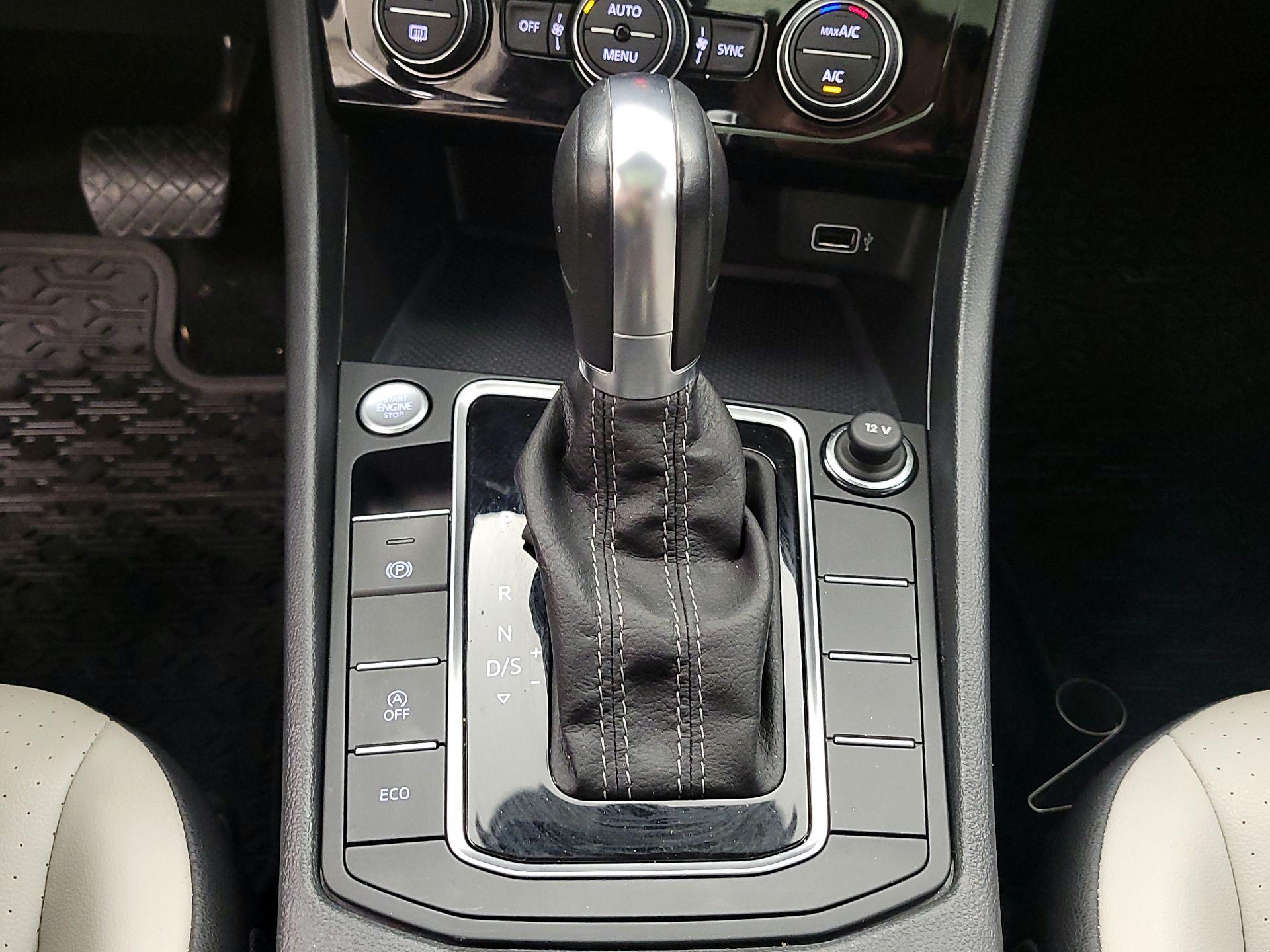 Thumbnail: 2019 Volkswagen Jetta - 17