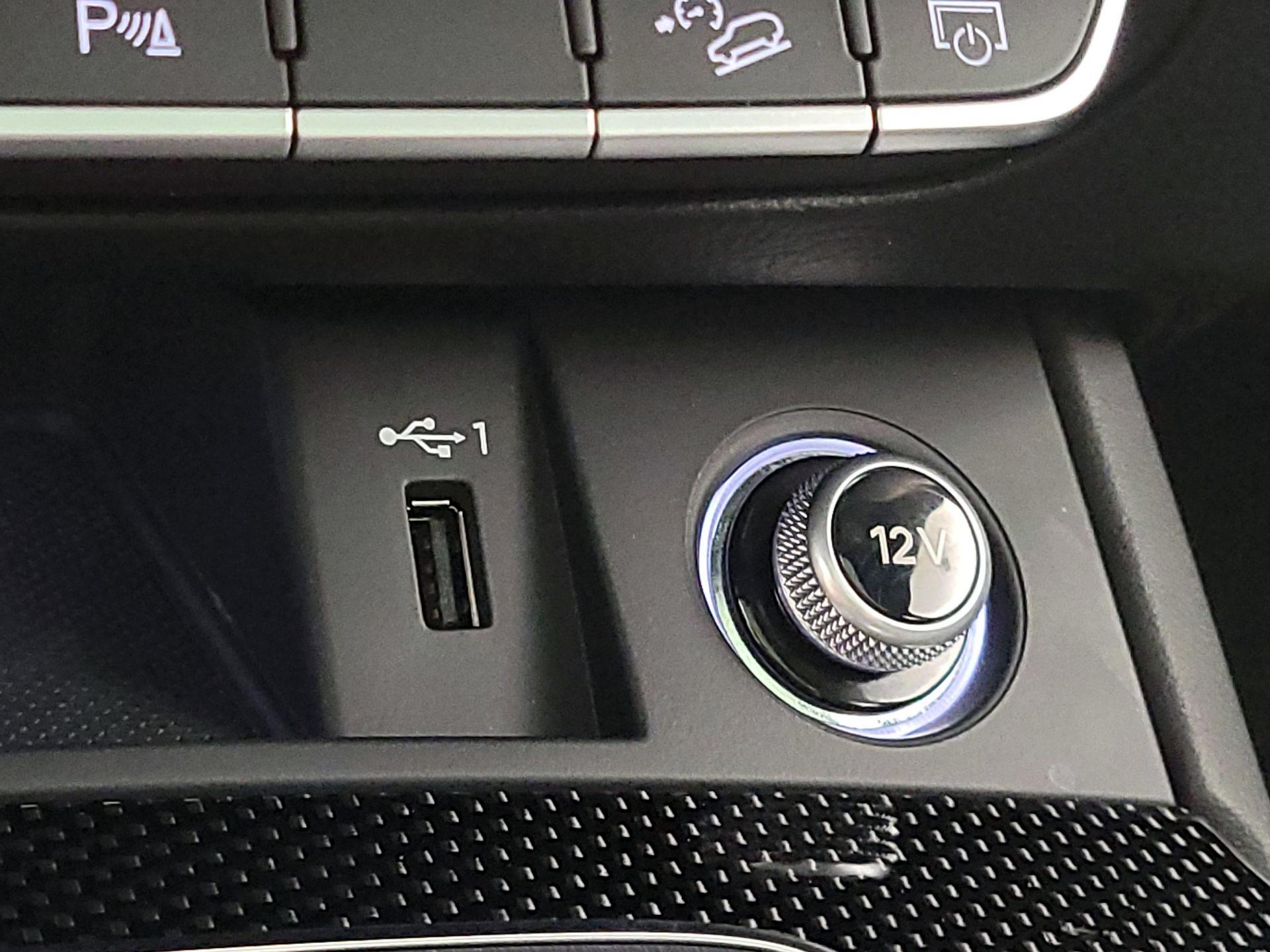 Thumbnail: 2019 Audi SQ5 - 19