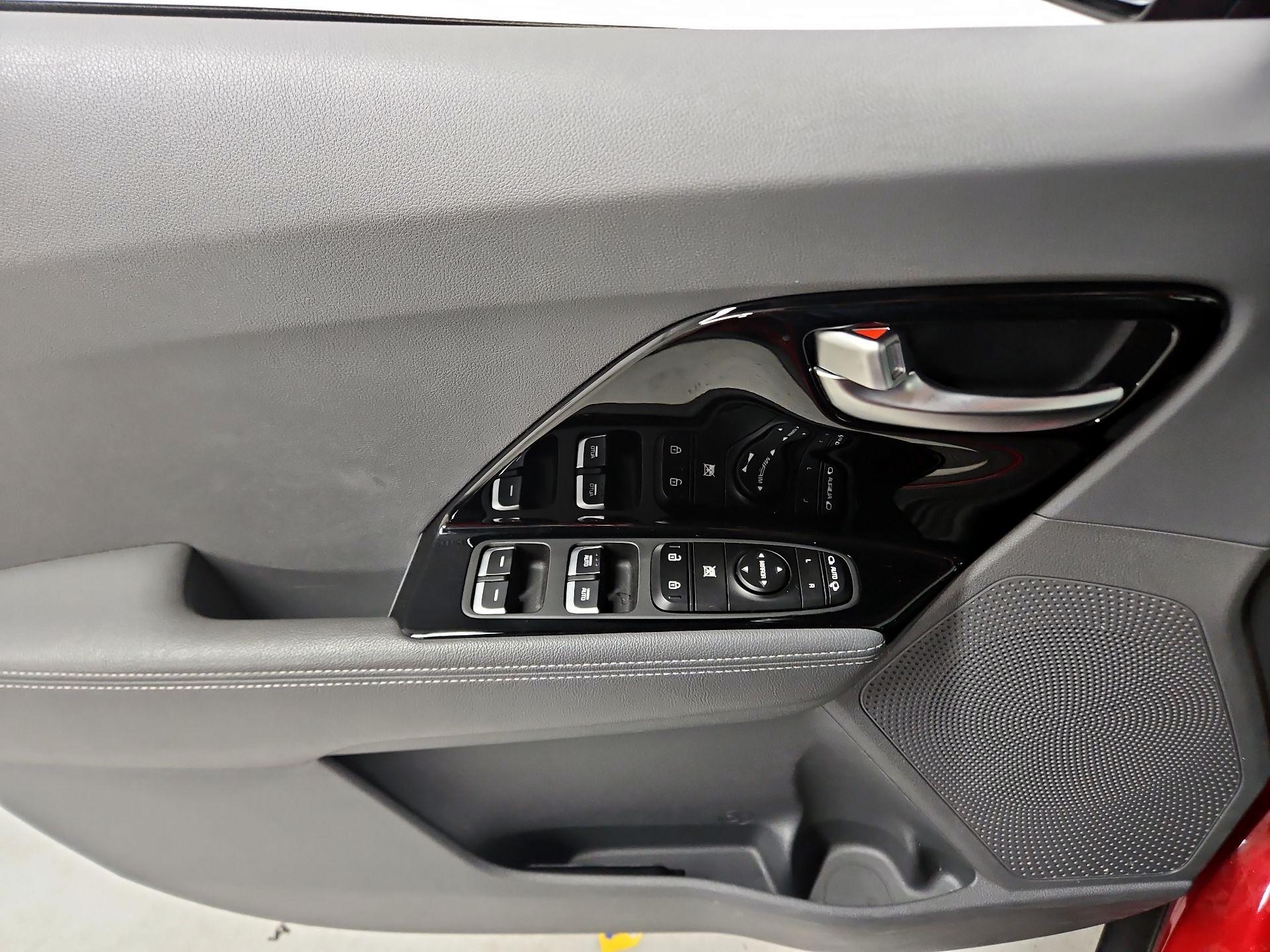 Thumbnail: 2019 Kia Niro - 12