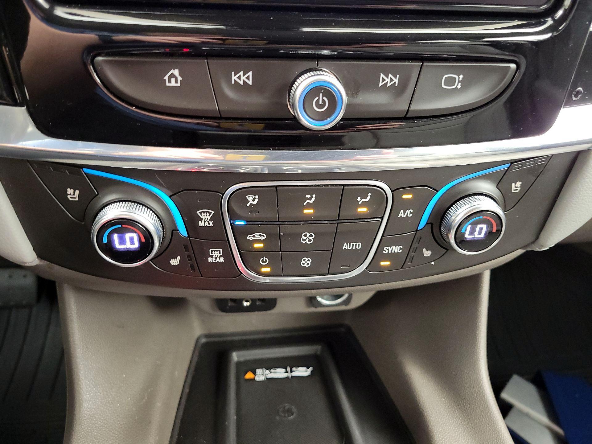 Thumbnail: 2018 Chevrolet Traverse - 17