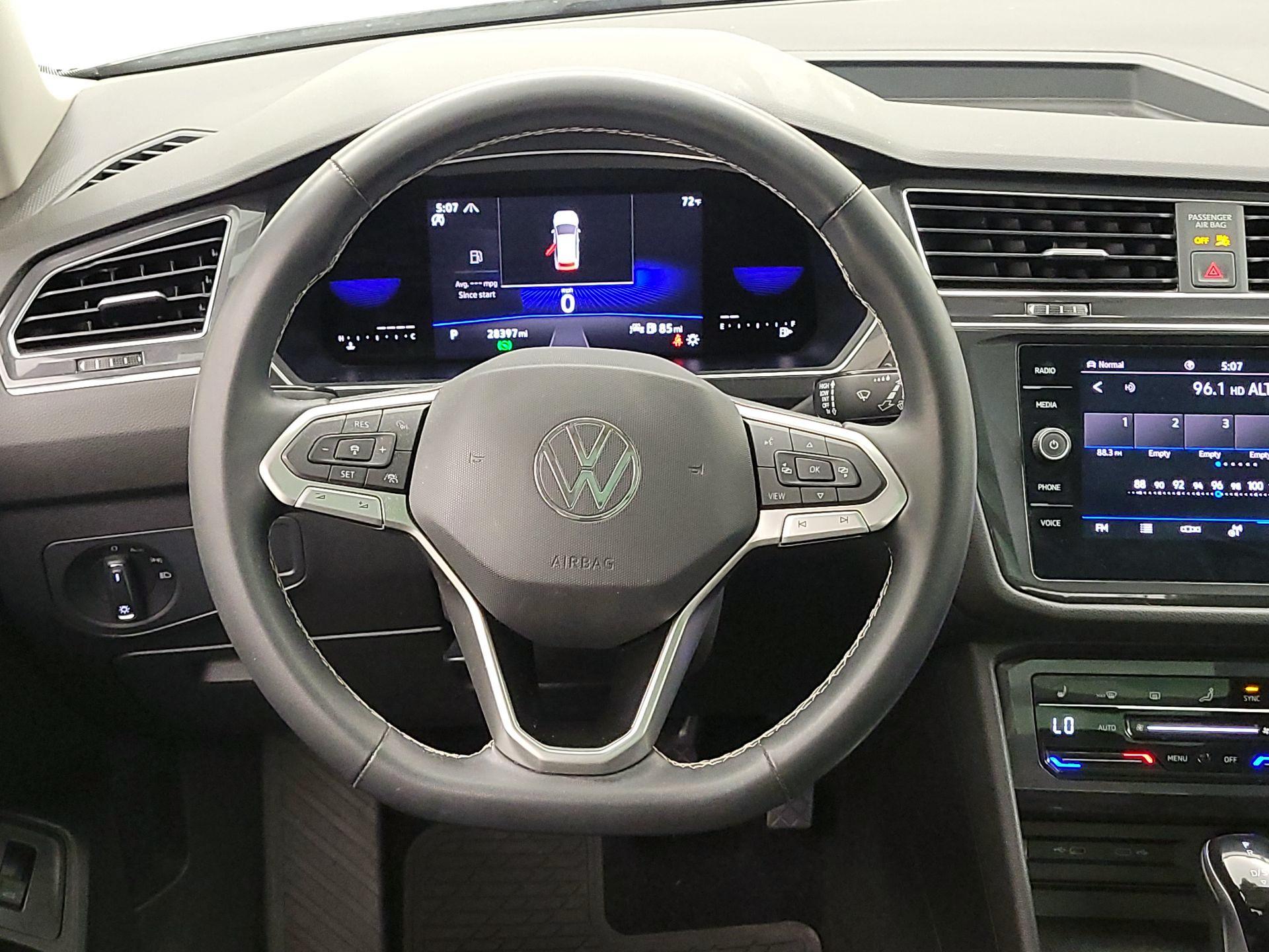 Thumbnail: 2022 Volkswagen Tiguan - 10
