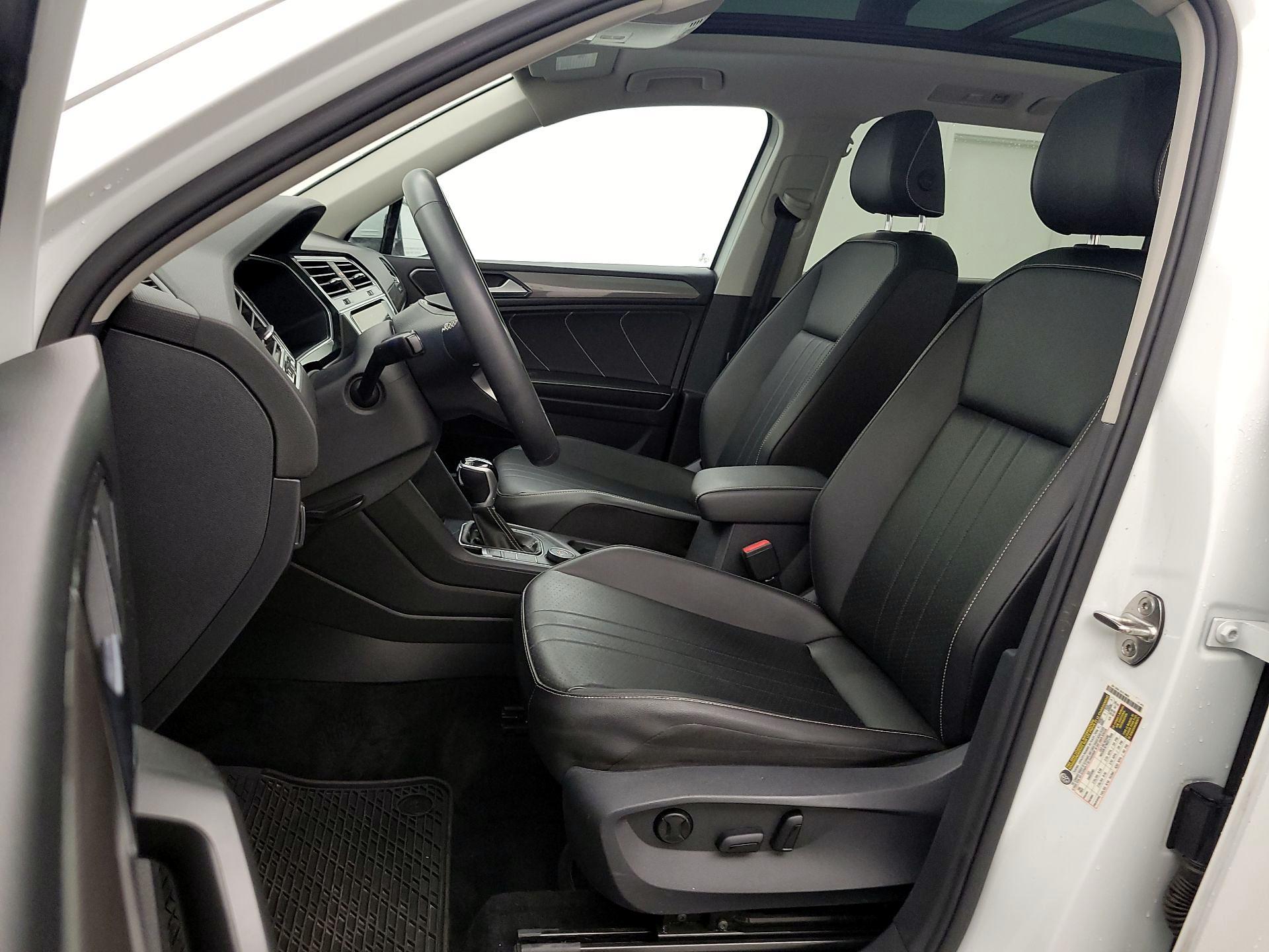 Thumbnail: 2022 Volkswagen Tiguan - 11