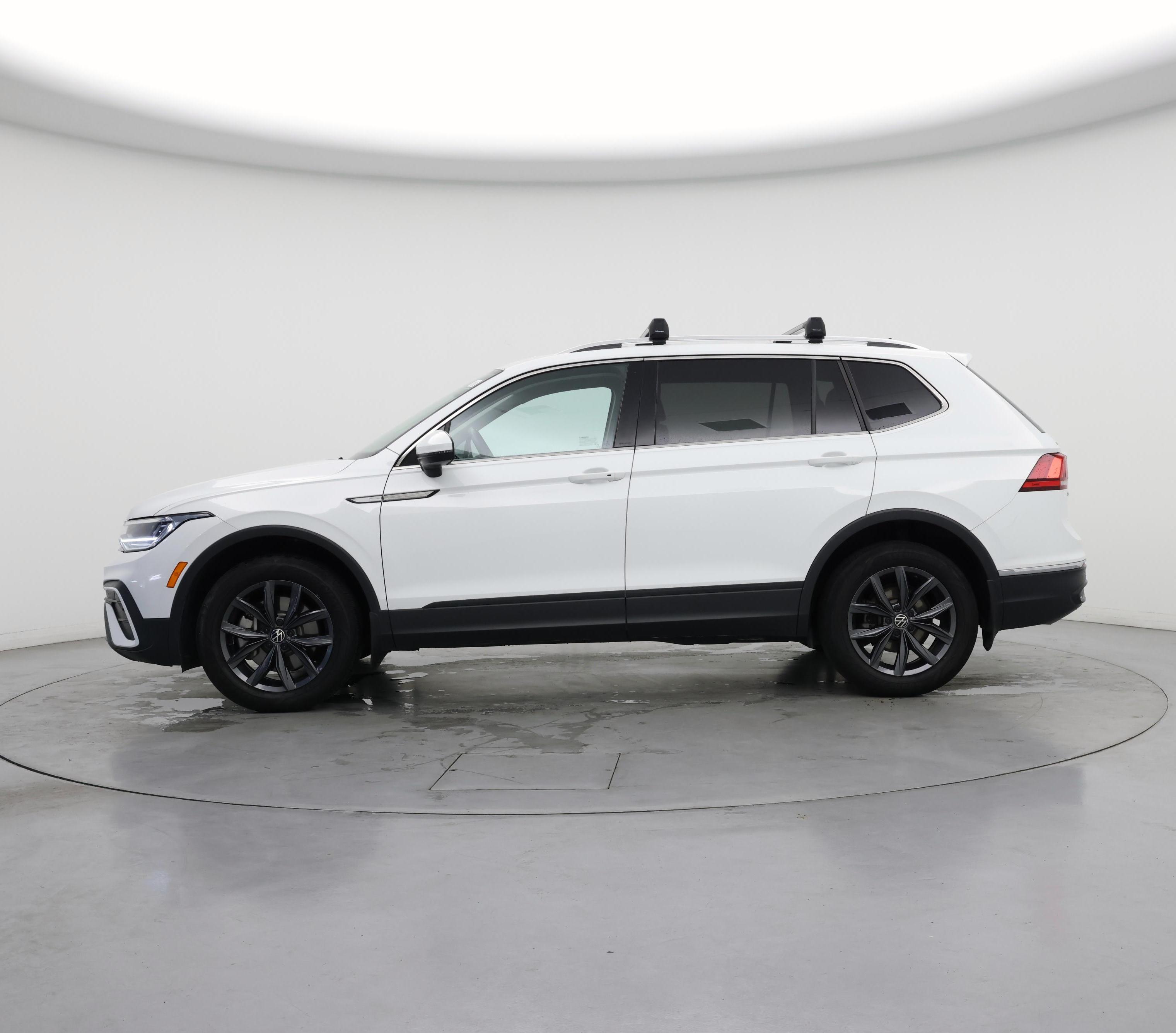 Thumbnail: 2022 Volkswagen Tiguan - 3