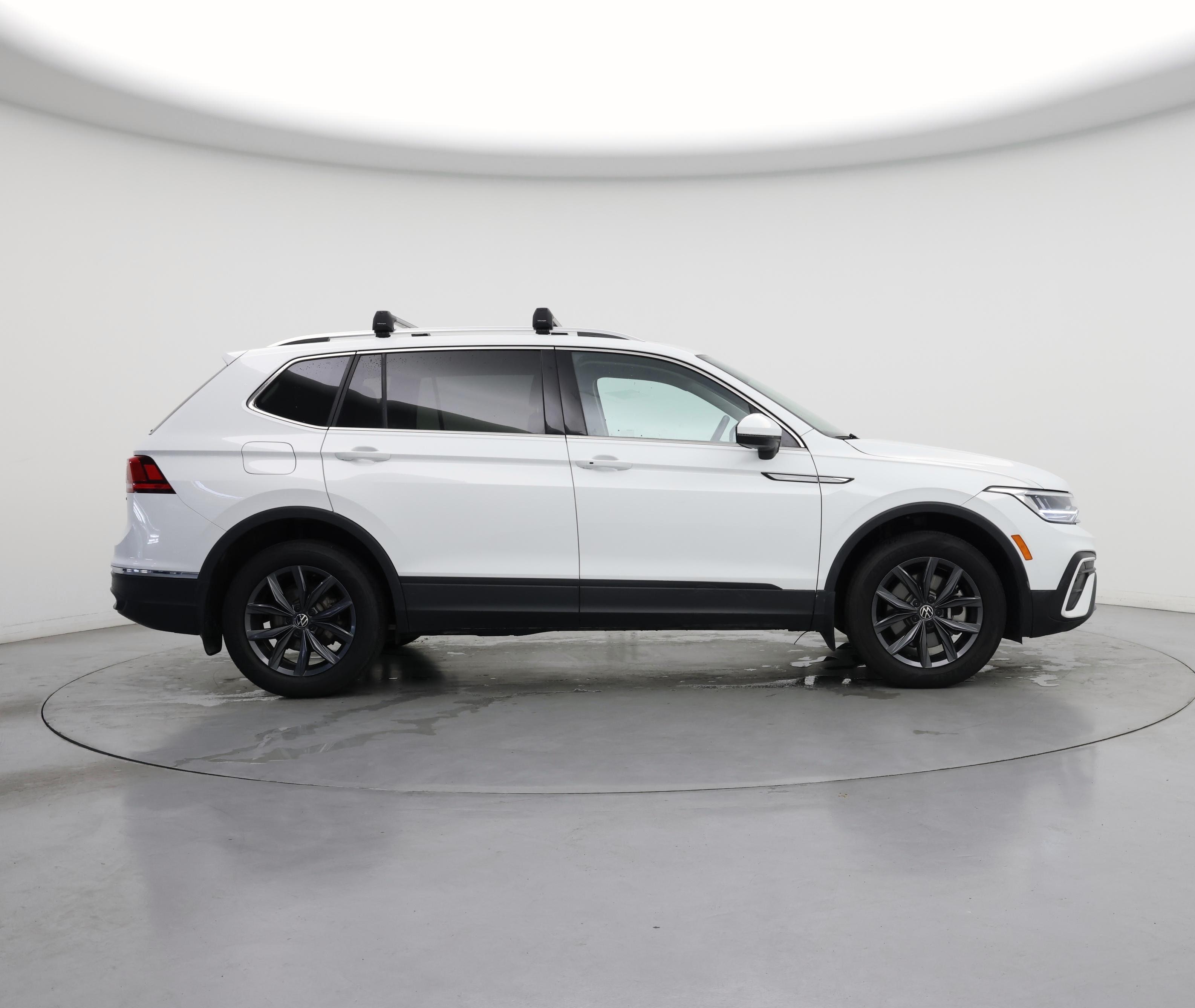 Thumbnail: 2022 Volkswagen Tiguan - 7