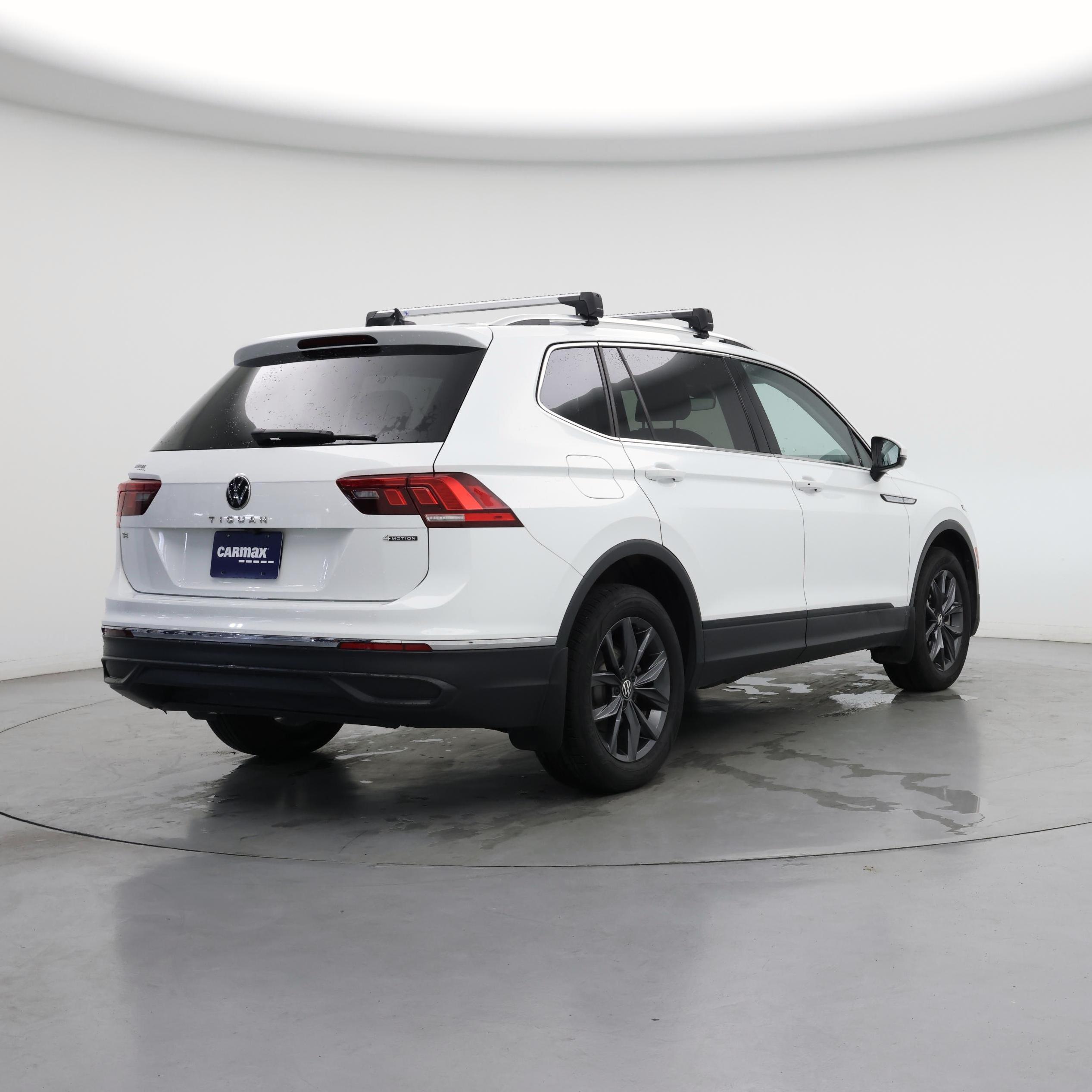 Thumbnail: 2022 Volkswagen Tiguan - 8