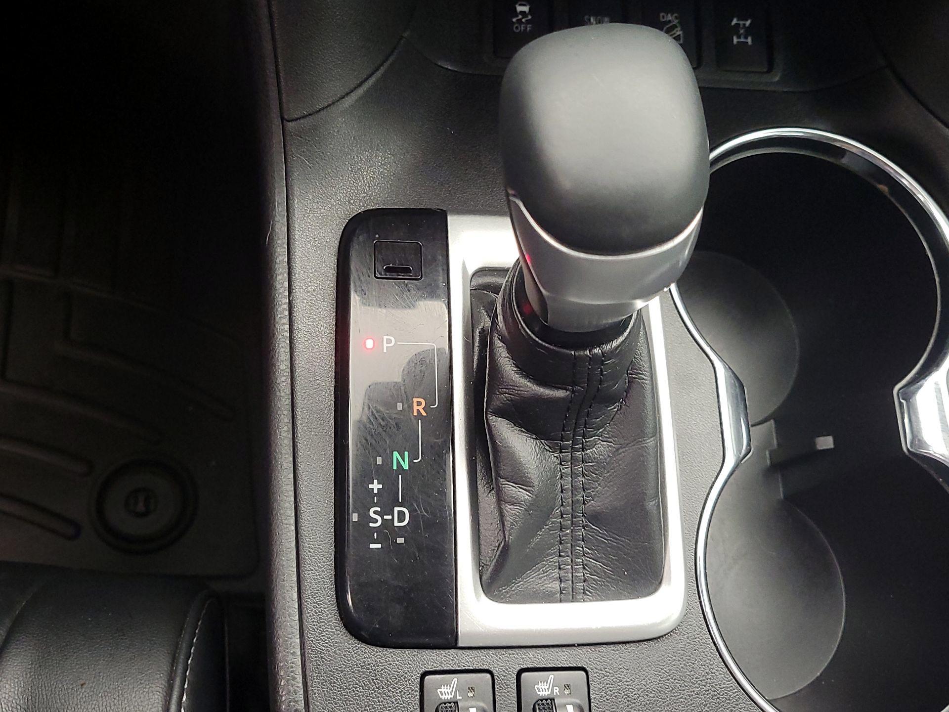 Thumbnail: 2018 Toyota Highlander - 18