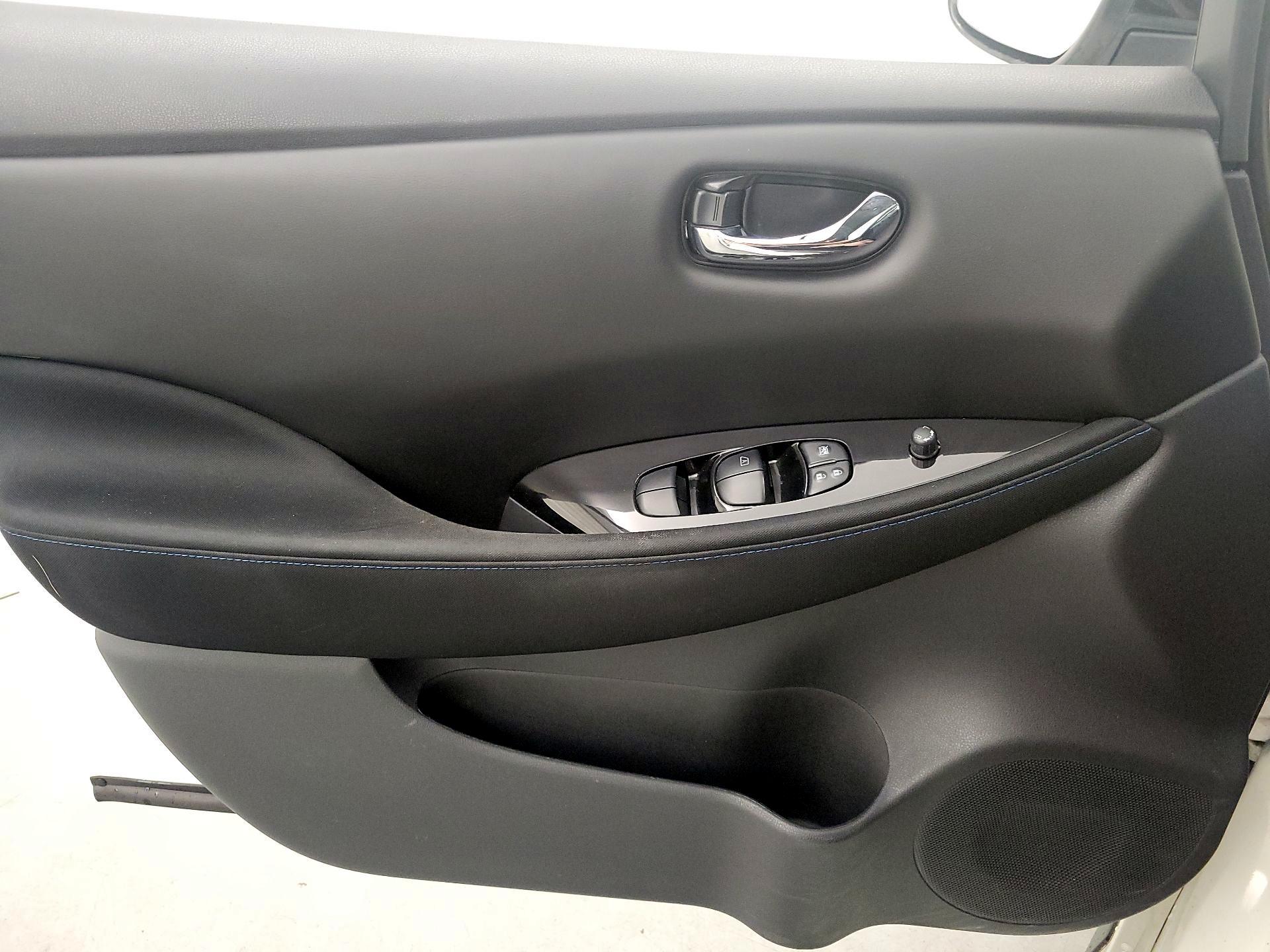 Thumbnail: 2020 Nissan Leaf - 12