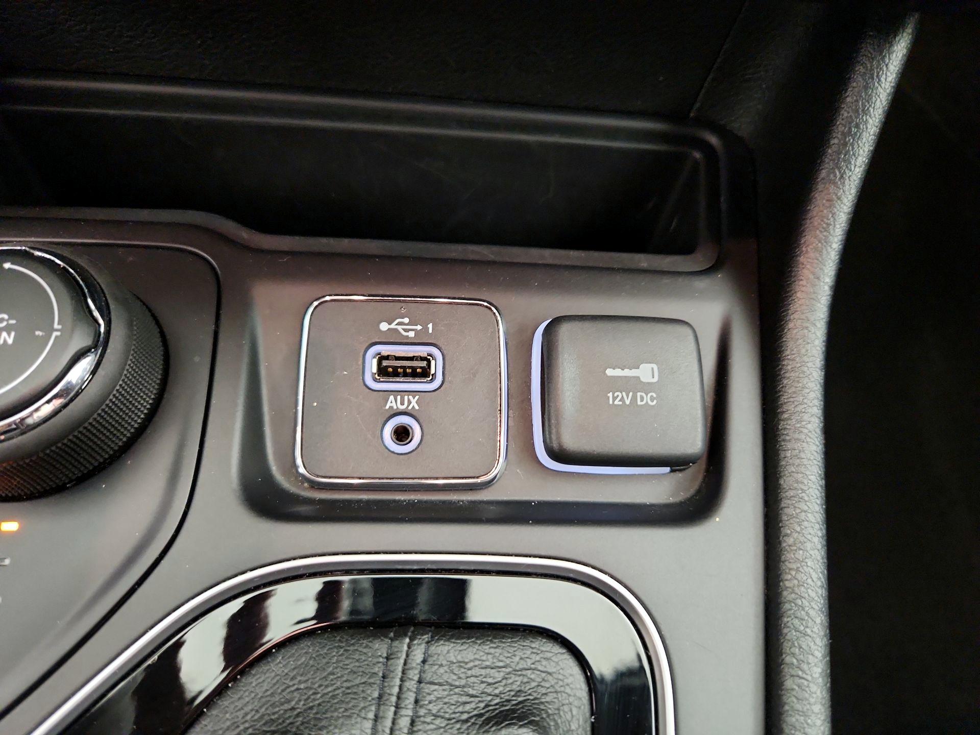 Thumbnail: 2023 Jeep Cherokee - 19