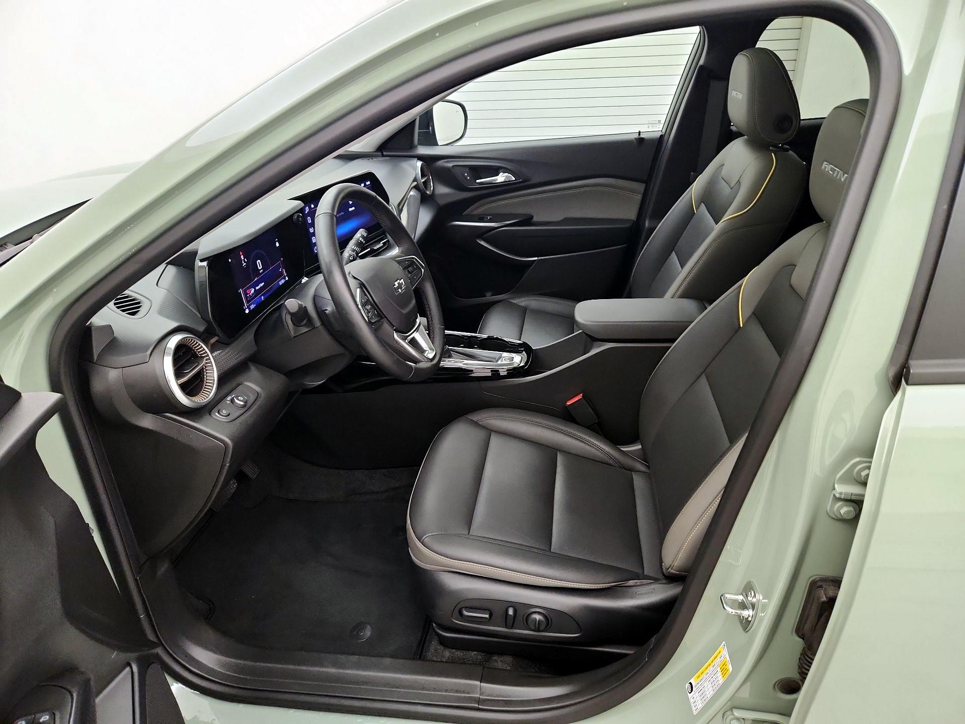Thumbnail: 2024 Chevrolet Trax - 11