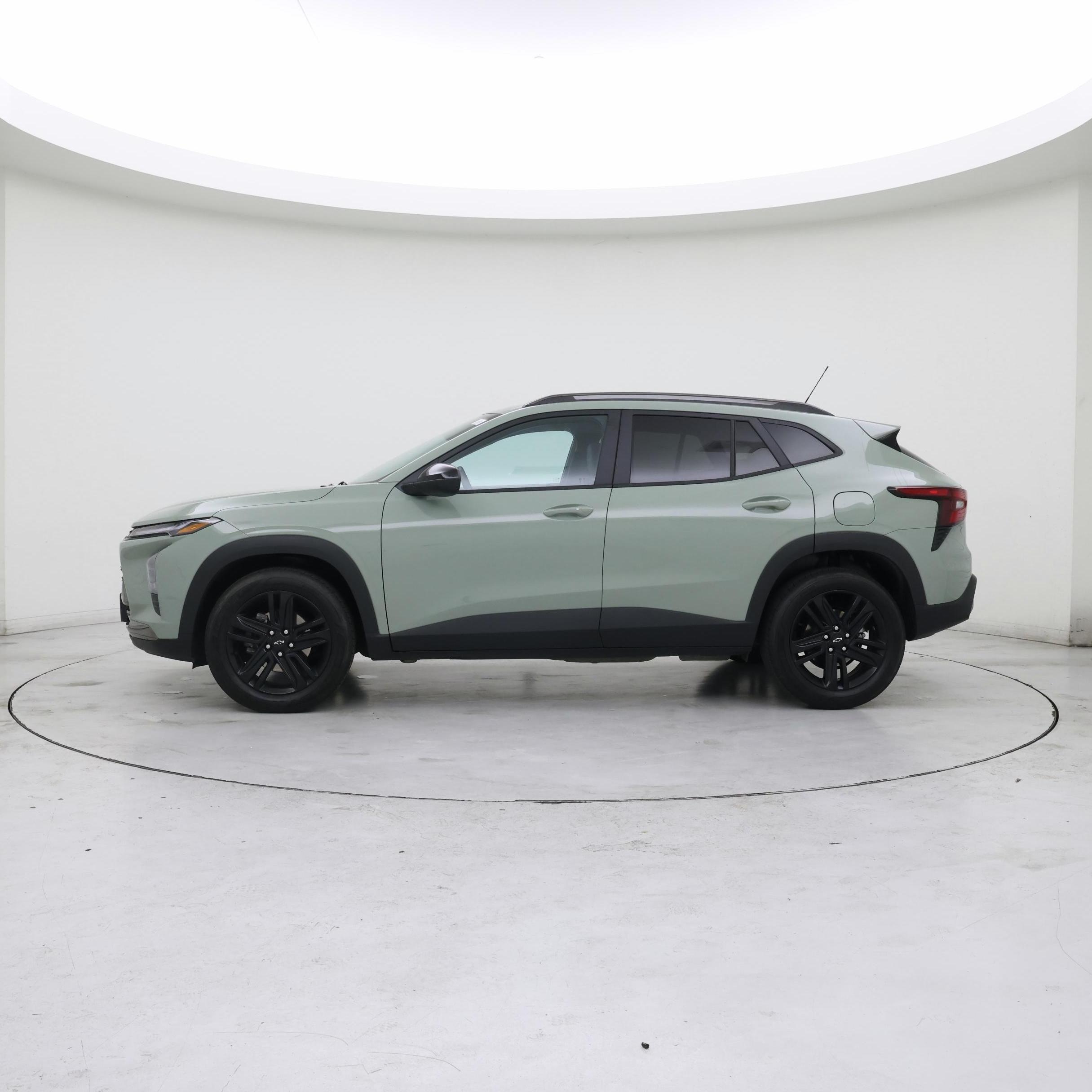 Thumbnail: 2024 Chevrolet Trax - 3